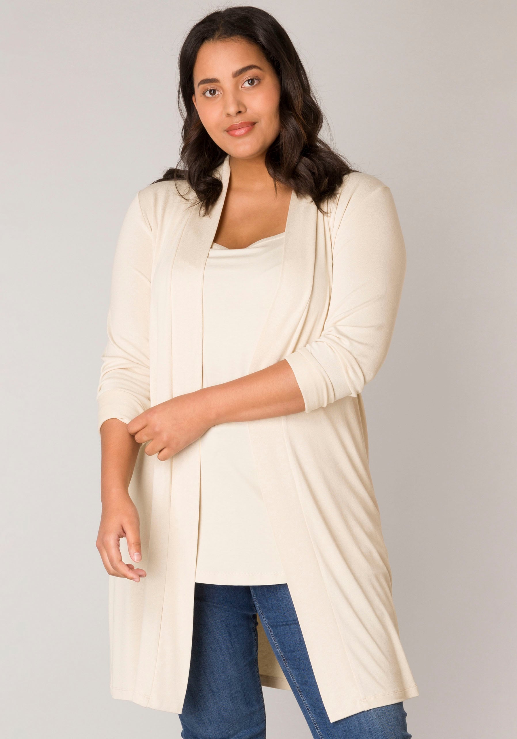 Base Level Curvy Longstrickjacke »Ayla Long«, Figurumspielende, weiche Strickqualität von Base Level Curvy