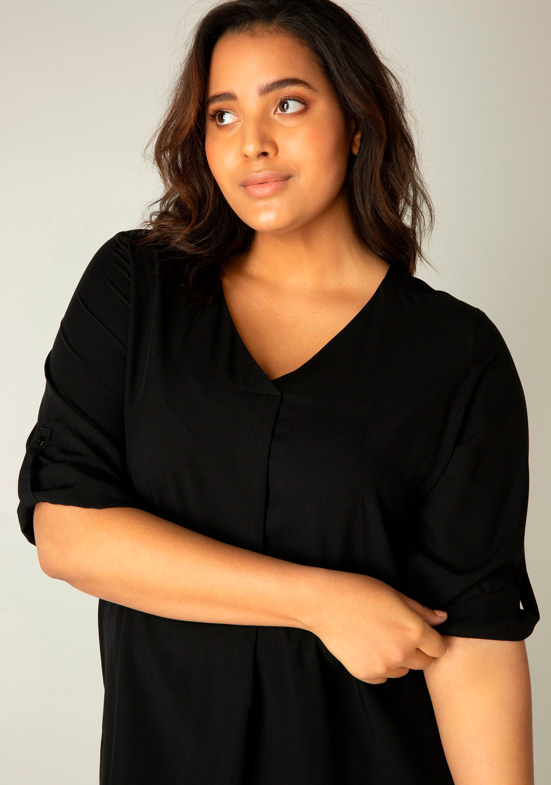 Base Level Curvy Shirtbluse »Yanina«, mit V-Ausschnitt von Base Level Curvy