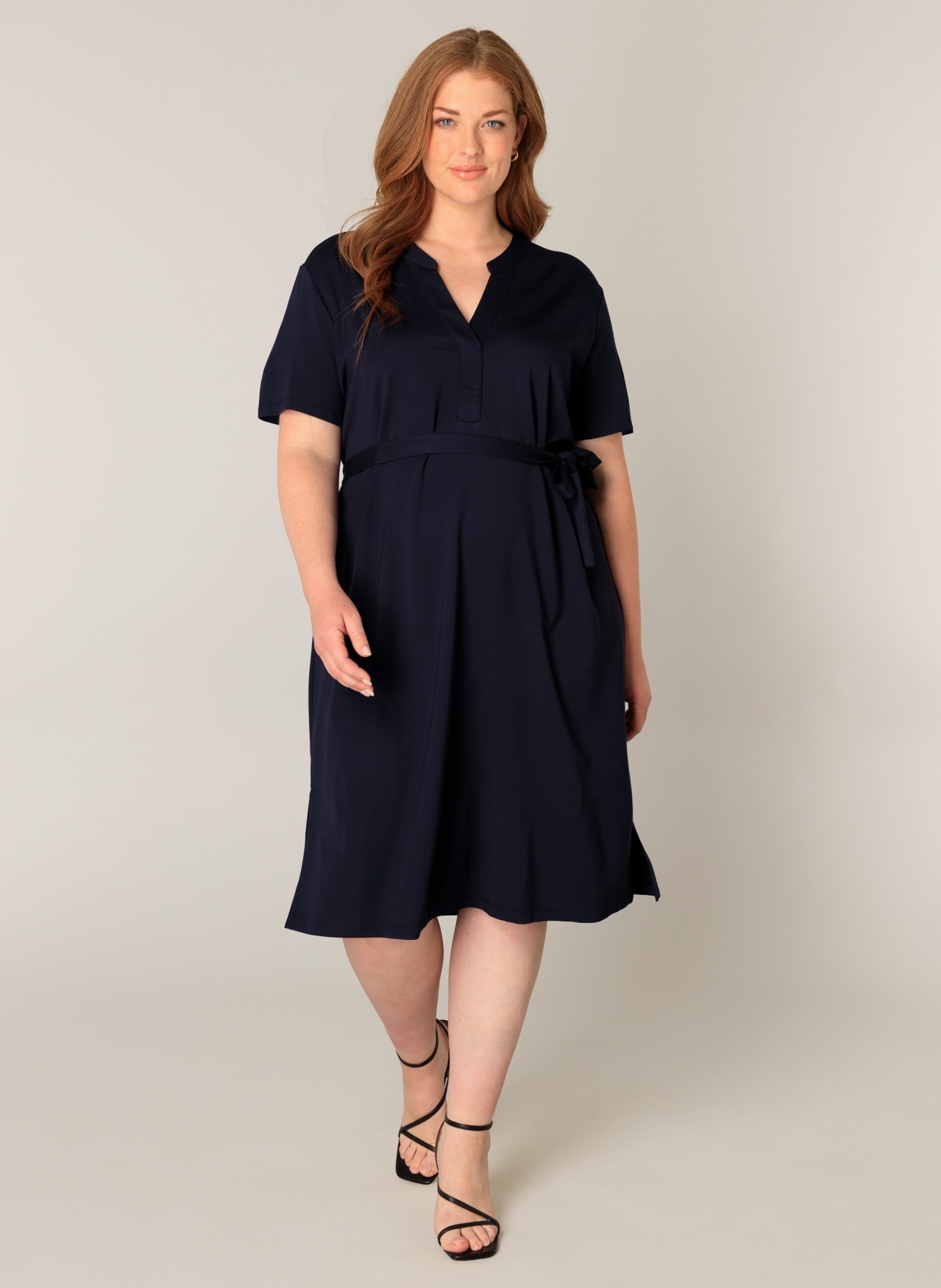 Base Level Curvy Sommerkleid, mit Bindegürtel von Base Level Curvy