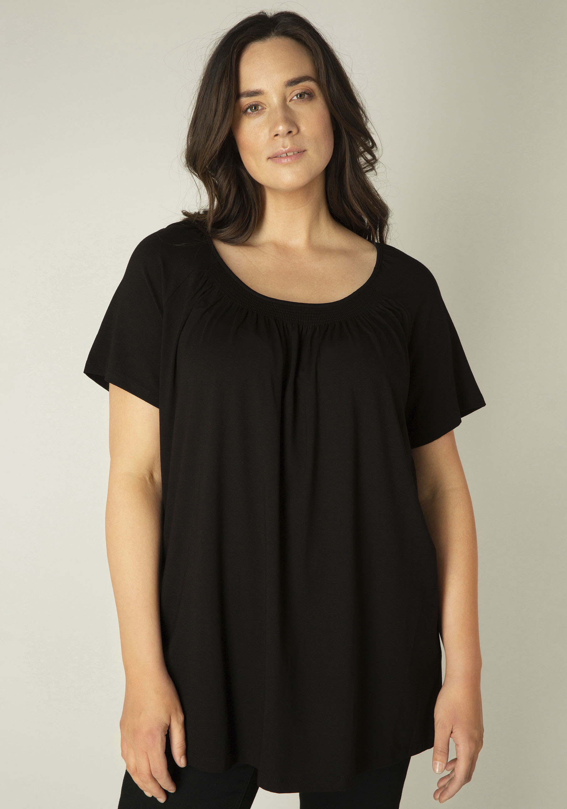 Base Level Curvy T-Shirt »Yokia«, In formstabiler Baumwoll-Mischqualität von Base Level Curvy