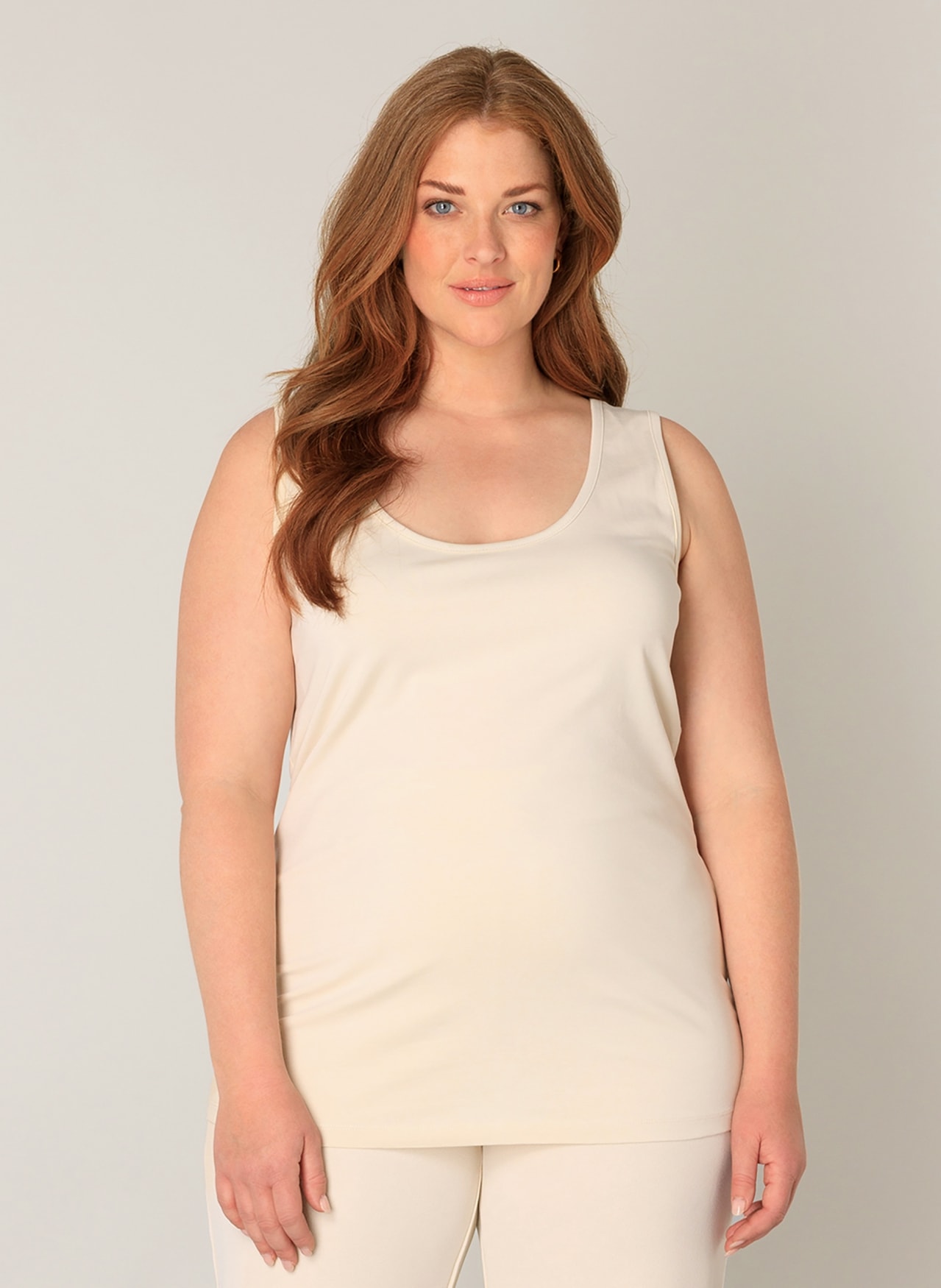 Base Level Curvy Tanktop, in grossen Grössen von Base Level Curvy