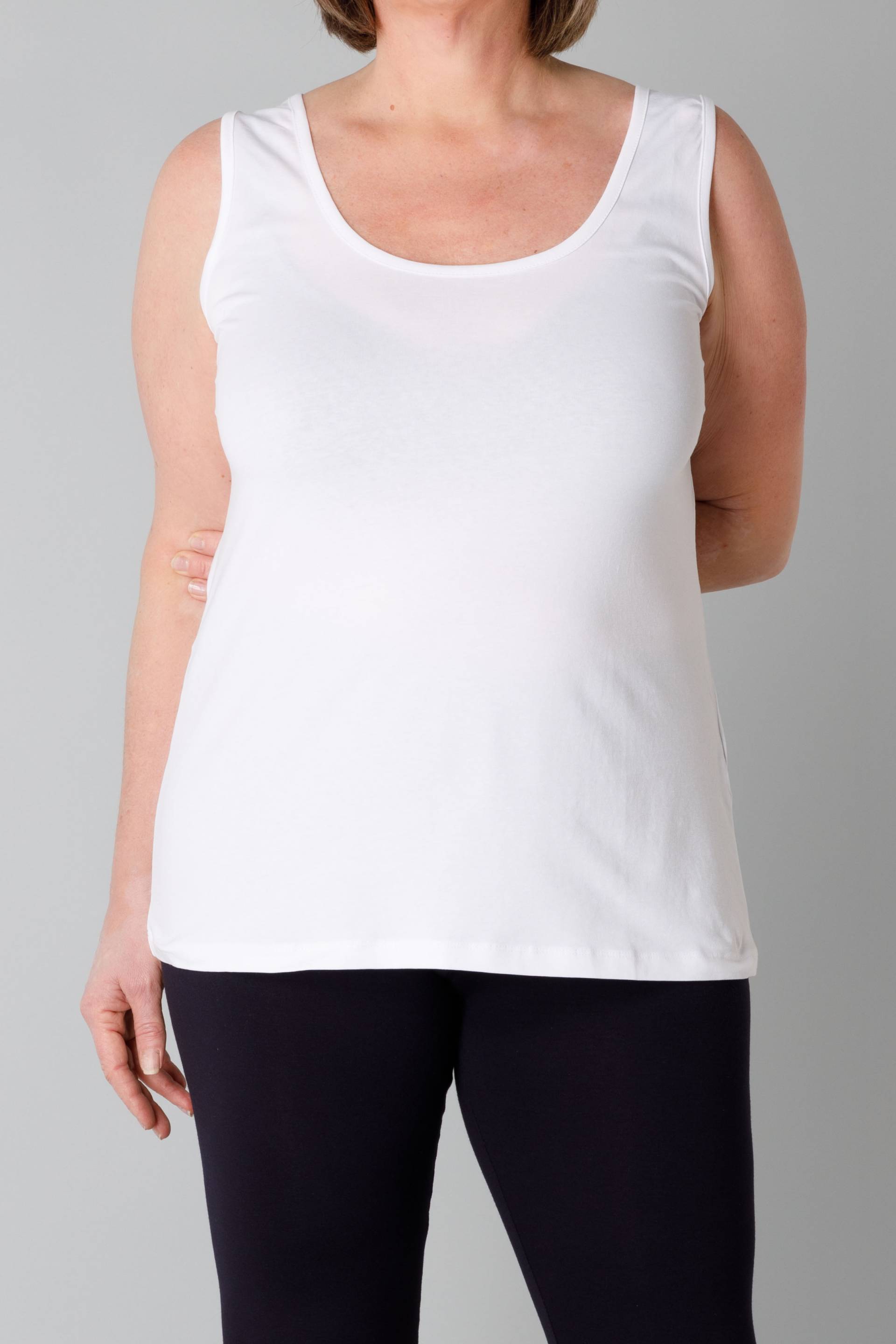 Base Level Curvy Tanktop, in grossen Grössen von Base Level Curvy