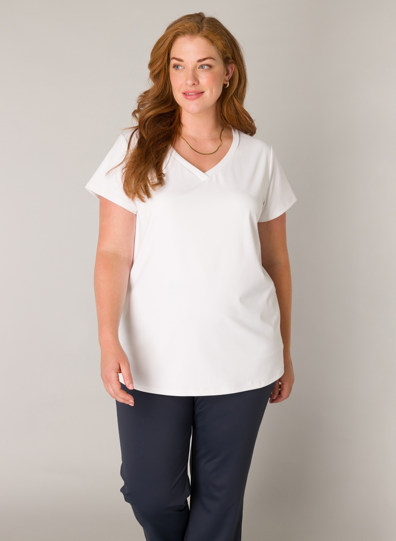 Base Level Curvy V-Shirt »Lilly«, mit Stretch von Base Level Curvy