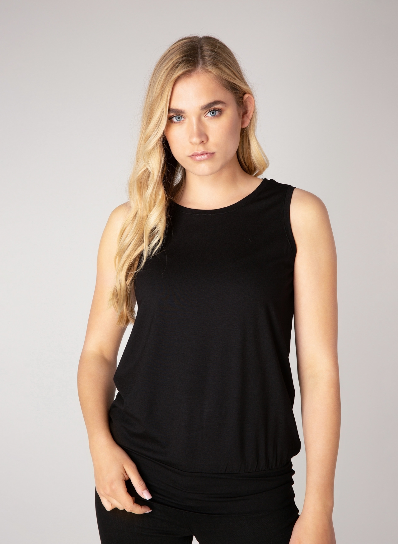 Base Level Shirttop »Yasmin«, 1-Kopfverschluss im Nacken Base Level Shirttop »Yasmin«, 1-Kopfverschluss im Nacken von Base Level