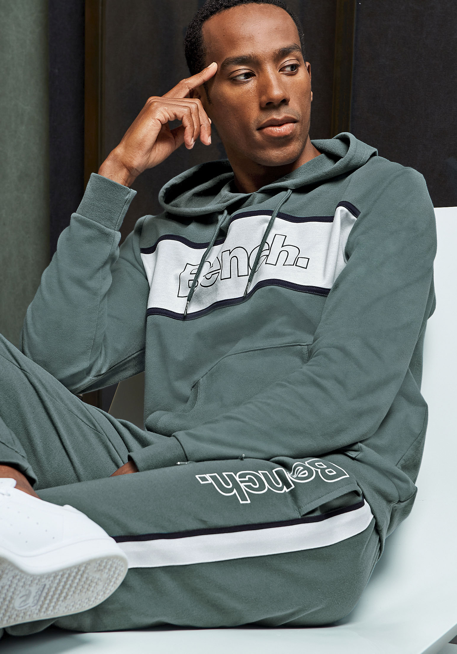 Bench. Loungewear Kapuzensweatshirt, mit Känguru Tasche von Bench. Loungewear