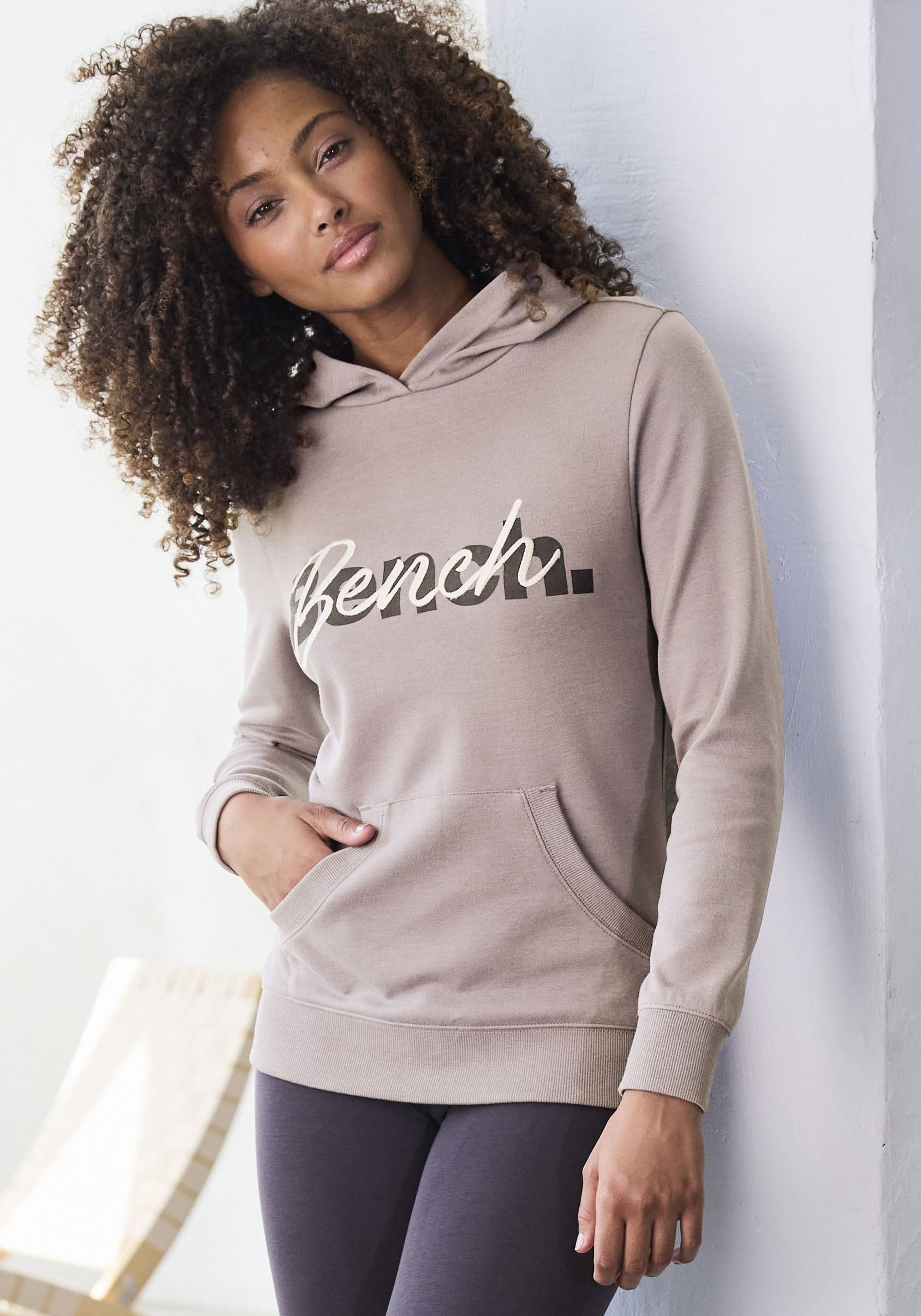 Bench. Loungewear Kapuzensweatshirt, mit Kängurutasche, Loungeanzug, Hoodie von Bench. Loungewear