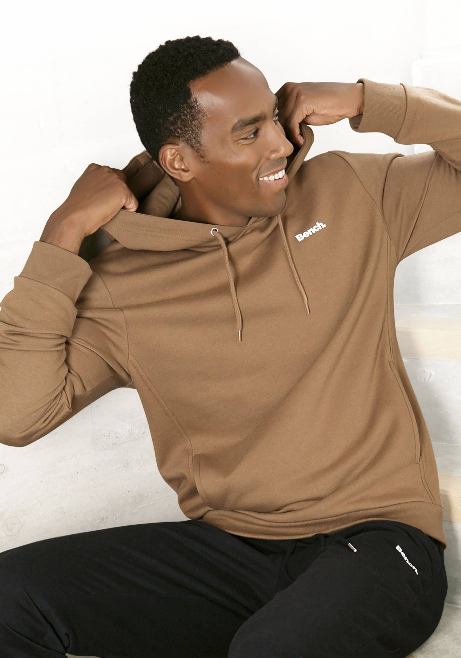 Bench. Loungewear Kapuzensweatshirt, mit seitlichen Taschen von Bench. Loungewear