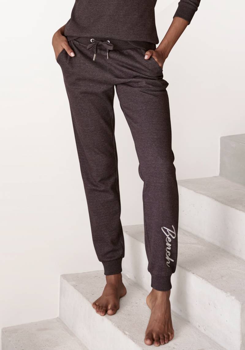 Bench. Loungewear Relaxhose »-Loungehose, Sweathose«, mit glänzender Logostickerei, Loungewear, Loungeanzug von Bench. Loungewear