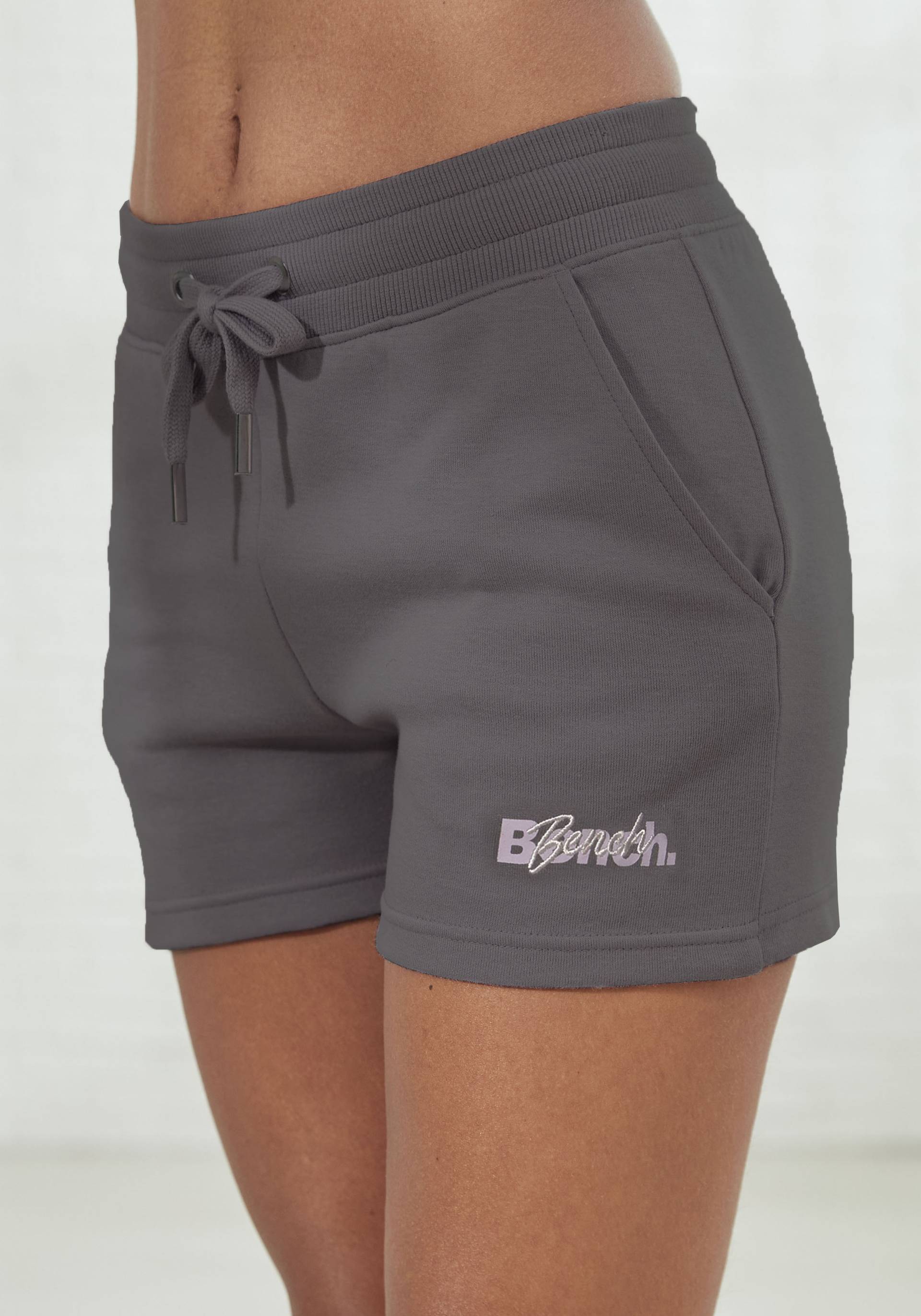 Bench. Loungewear Shorts, mit Logodruck und Stickerei von Bench. Loungewear