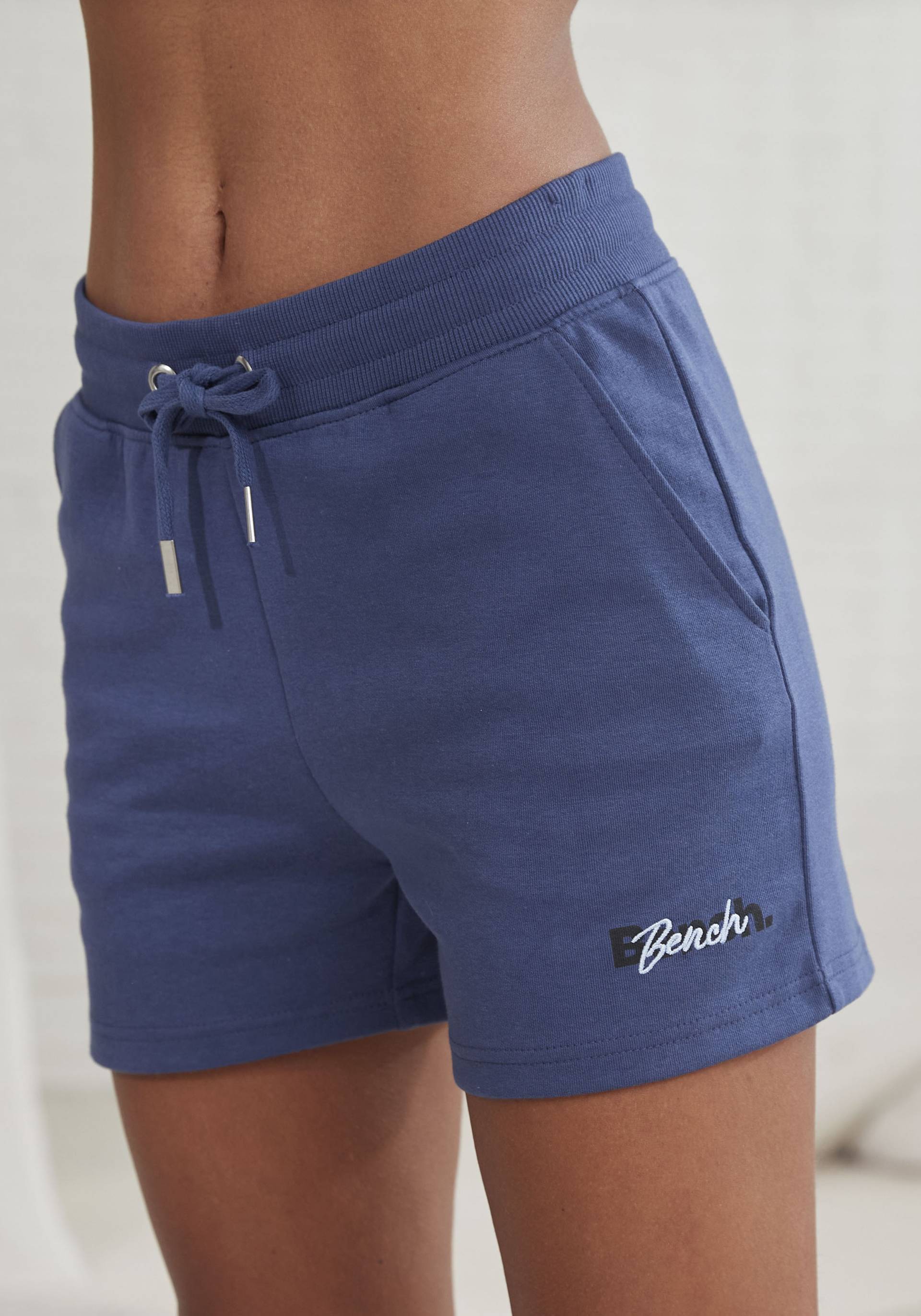 Bench. Loungewear Shorts, mit Logodruck und Stickerei von Bench. Loungewear