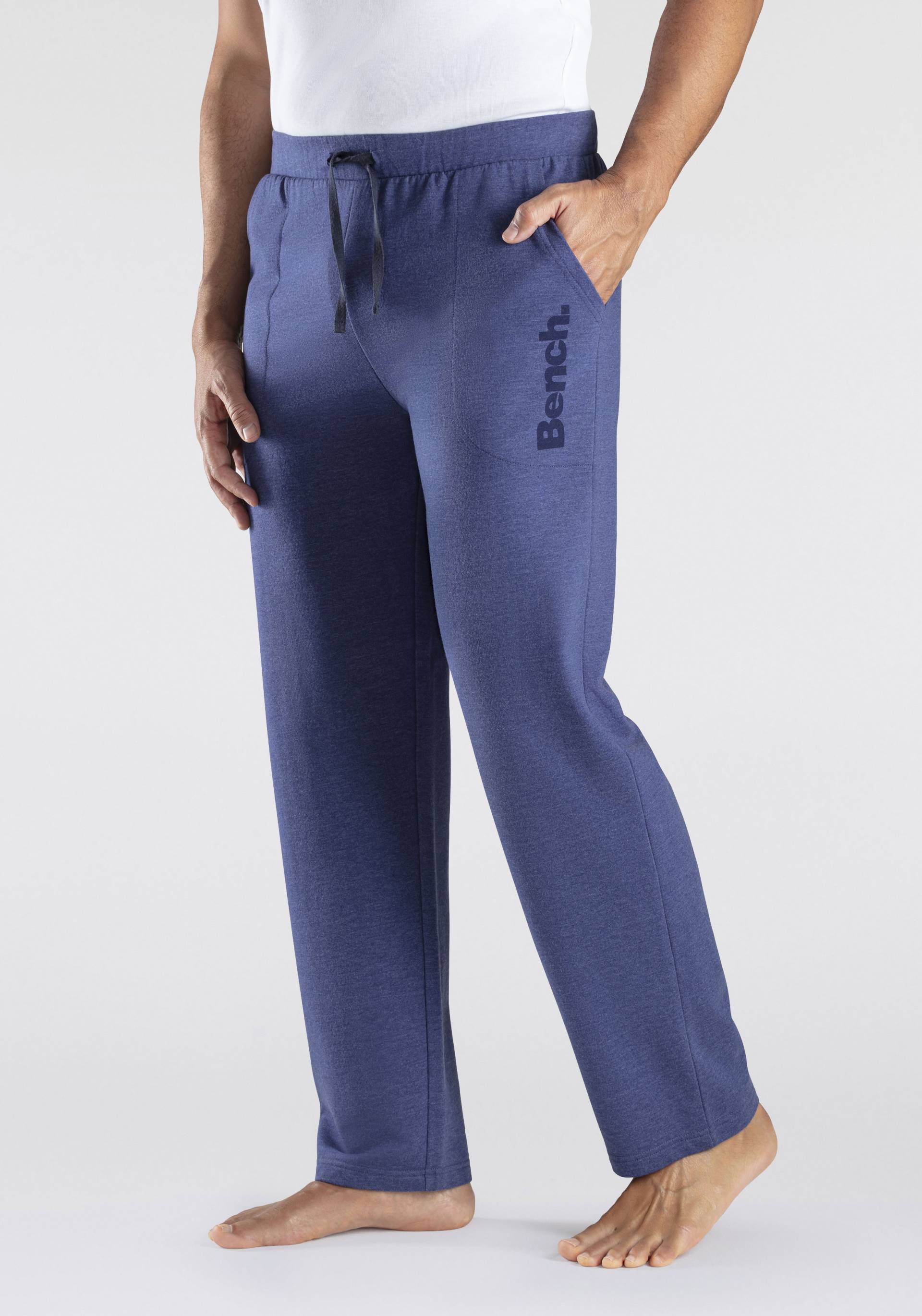 Bench. Loungewear Relaxhose, aus leichter Sweat-Qualität von Bench. Loungewear