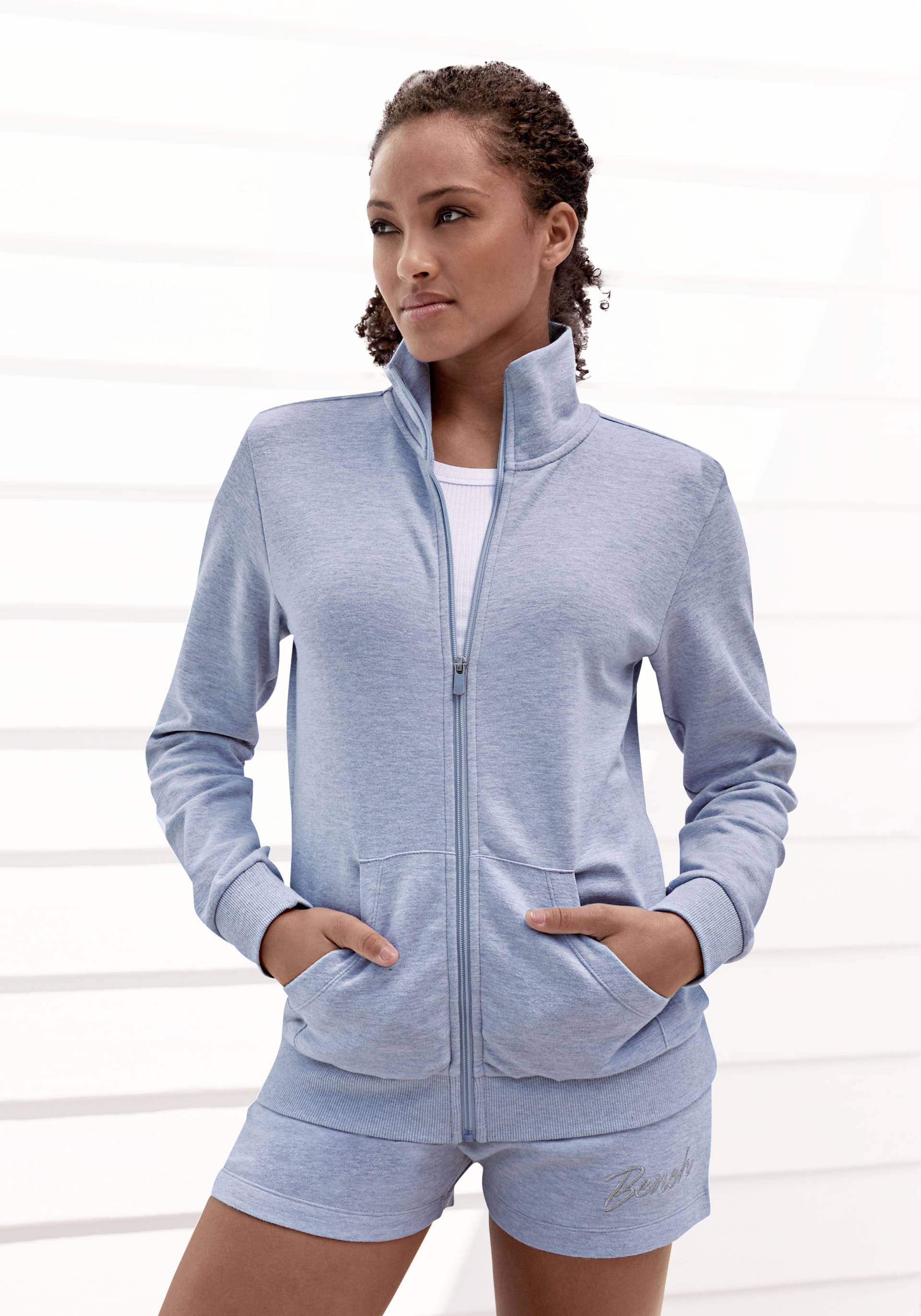 Bench. Loungewear Sweatjacke »- Loungejacke«, mit glänzender Logostickerei am Stehkragen, Loungewear, Loungeanzug von Bench. Loungewear