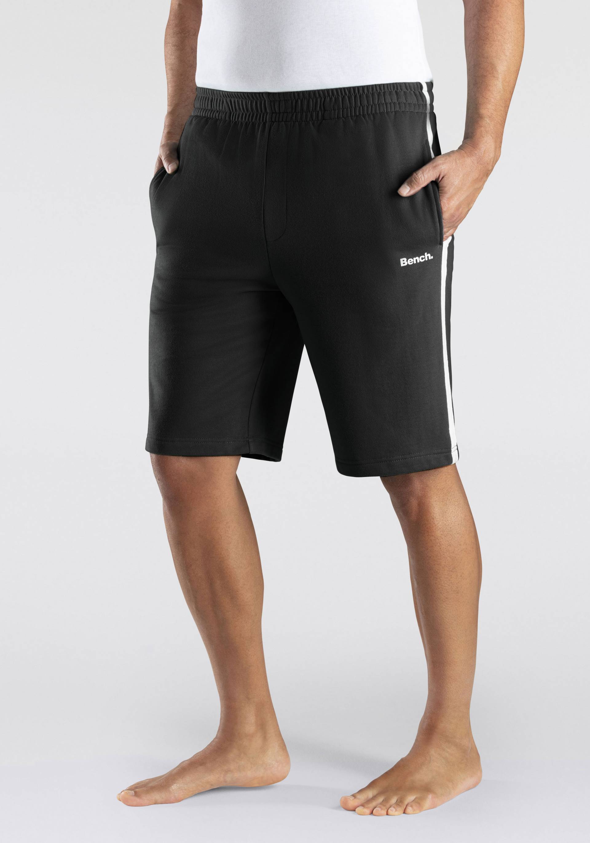 Bench. Loungewear Sweatshorts »kurze Relaxshort, Jogginghose,«, weicher Sweat-Qualität von Bench. Loungewear