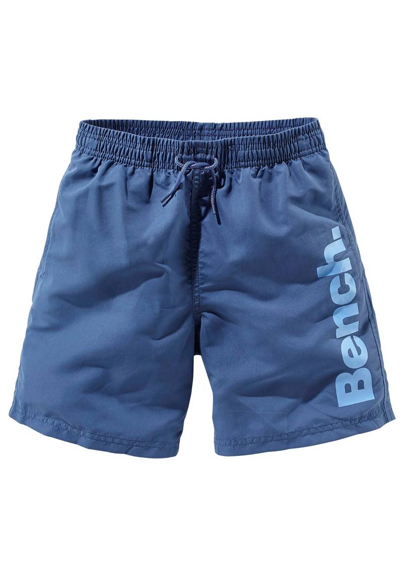 Bench. Badeshorts, mit trendigem Logoschriftzug von Bench.