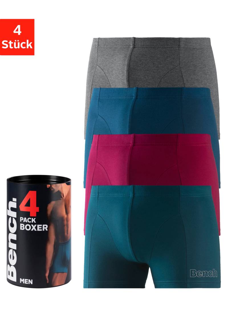 Bench. Boxer »Boxershorts für Herren«, (Dose, 4 St.), in der Dose mit kleinem Logodruck auf dem Bein von Bench.