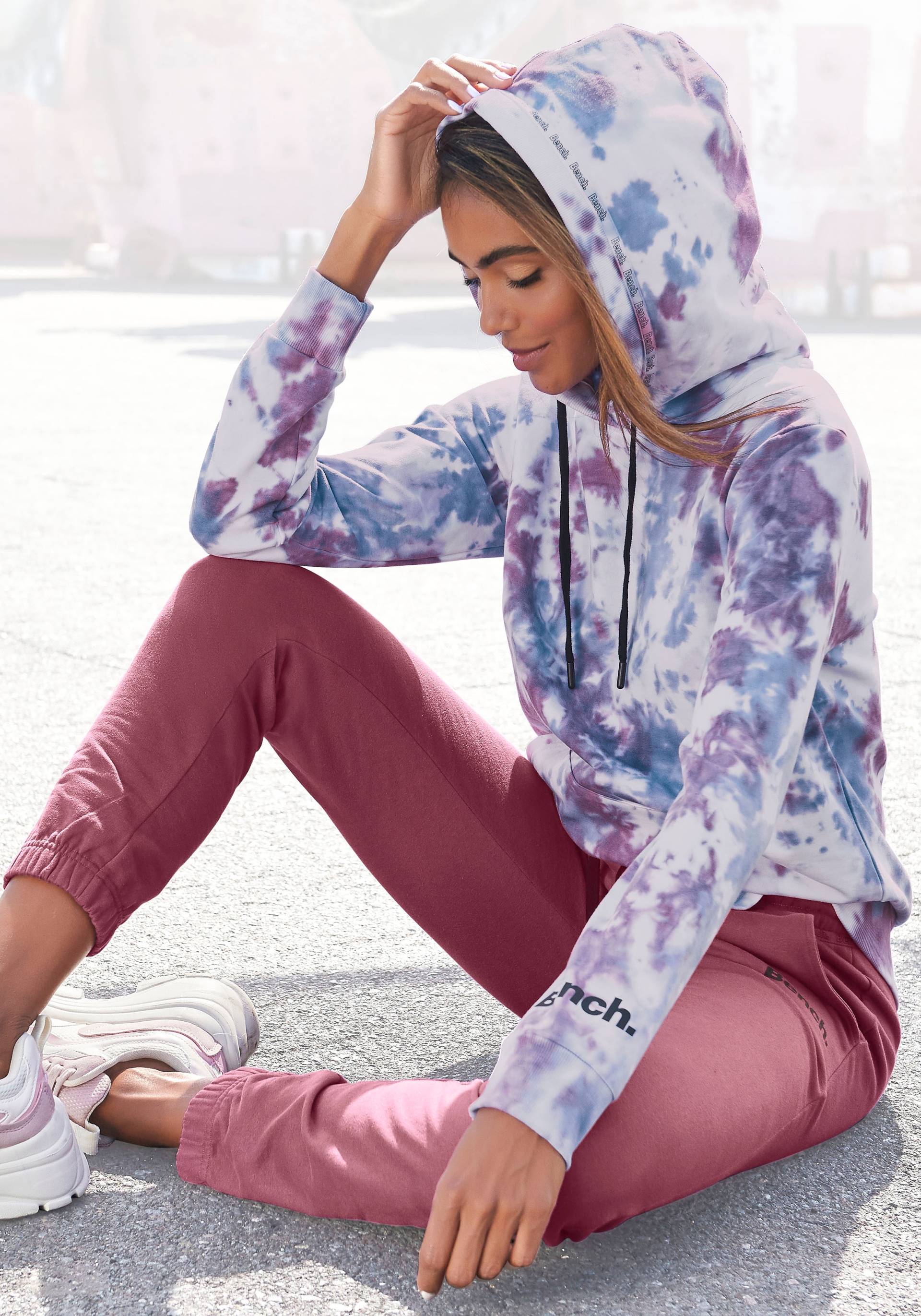 Bench. Hoodie, im Batik-Look, Loungeanzug Bench. Hoodie, im Batik-Look, Loungeanzug von Bench.
