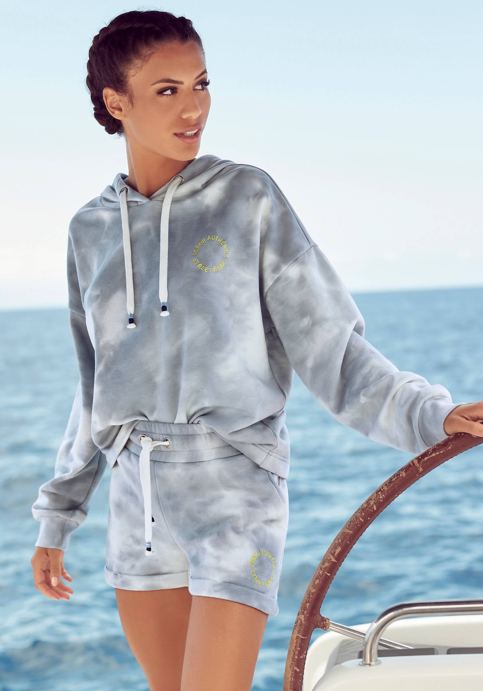 Bench. Hoodie, mit Batikmuster, Loungeanzug Bench. Hoodie, mit Batikmuster, Loungeanzug von Bench.