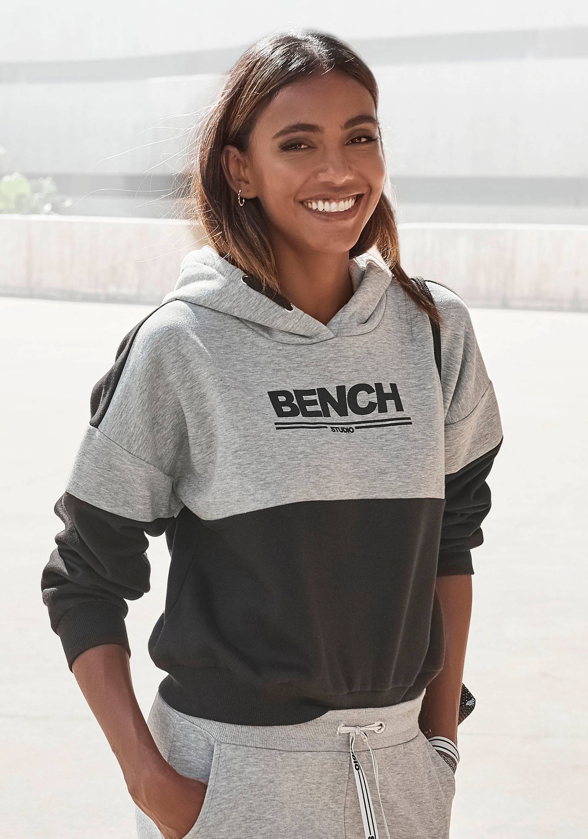 Bench. Hoodie, mit Logodruck, Loungeanzug von Bench.