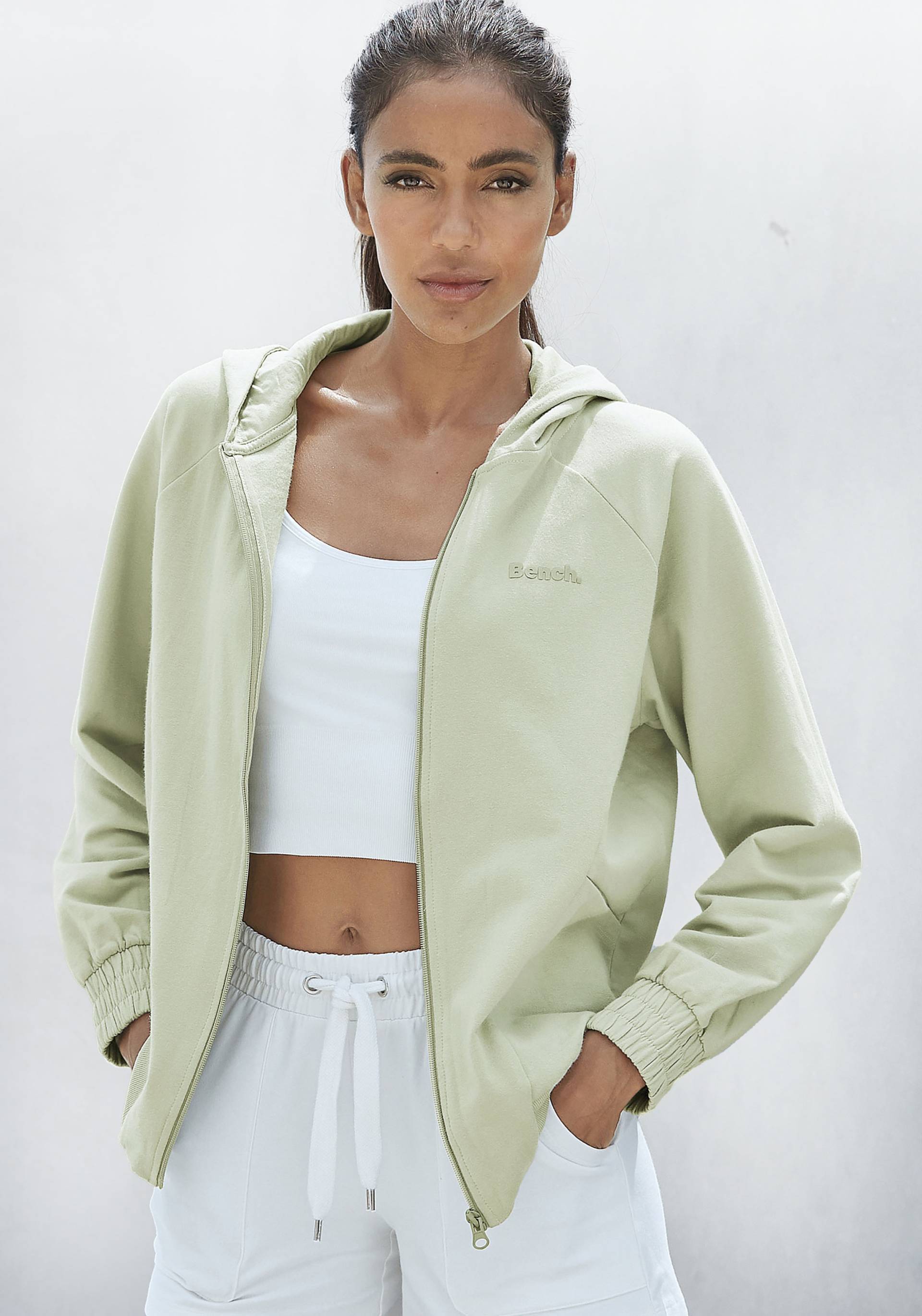 Bench. Loungewear Kapuzensweatjacke, mit sportlichen Teilungsnähten, Loungeanzug Bench. Loungewear Kapuzensweatjacke, mit sportlichen Teilungsnähten, Loungeanzug von Bench. Loungewear
