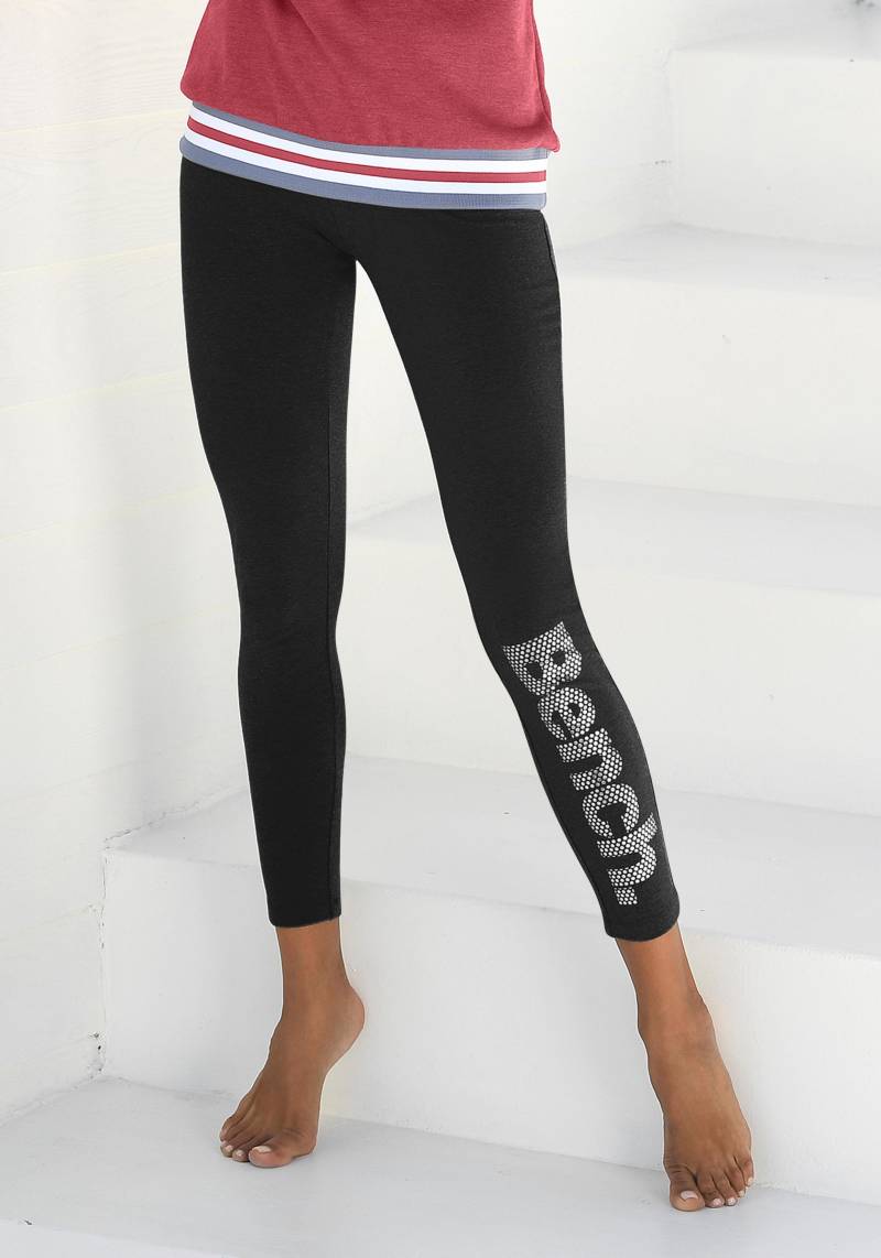 Bench. Leggings, mit Logodruck in Metalloptik von Bench.