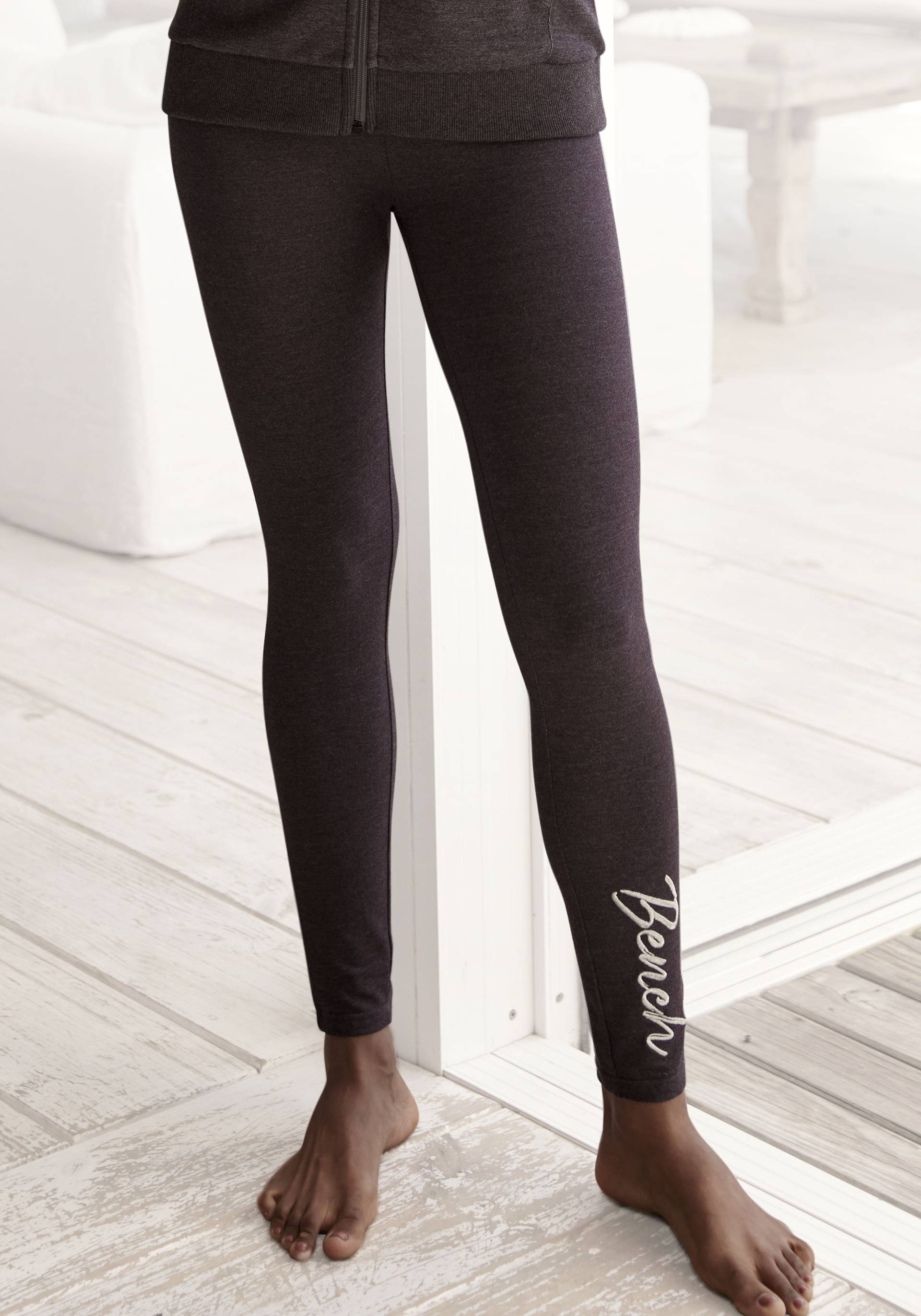 Bench. Loungewear Leggings, mit glänzender Logostickerei, Loungewear Bench. Loungewear Leggings, mit glänzender Logostickerei, Loungewear von Bench. Loungewear