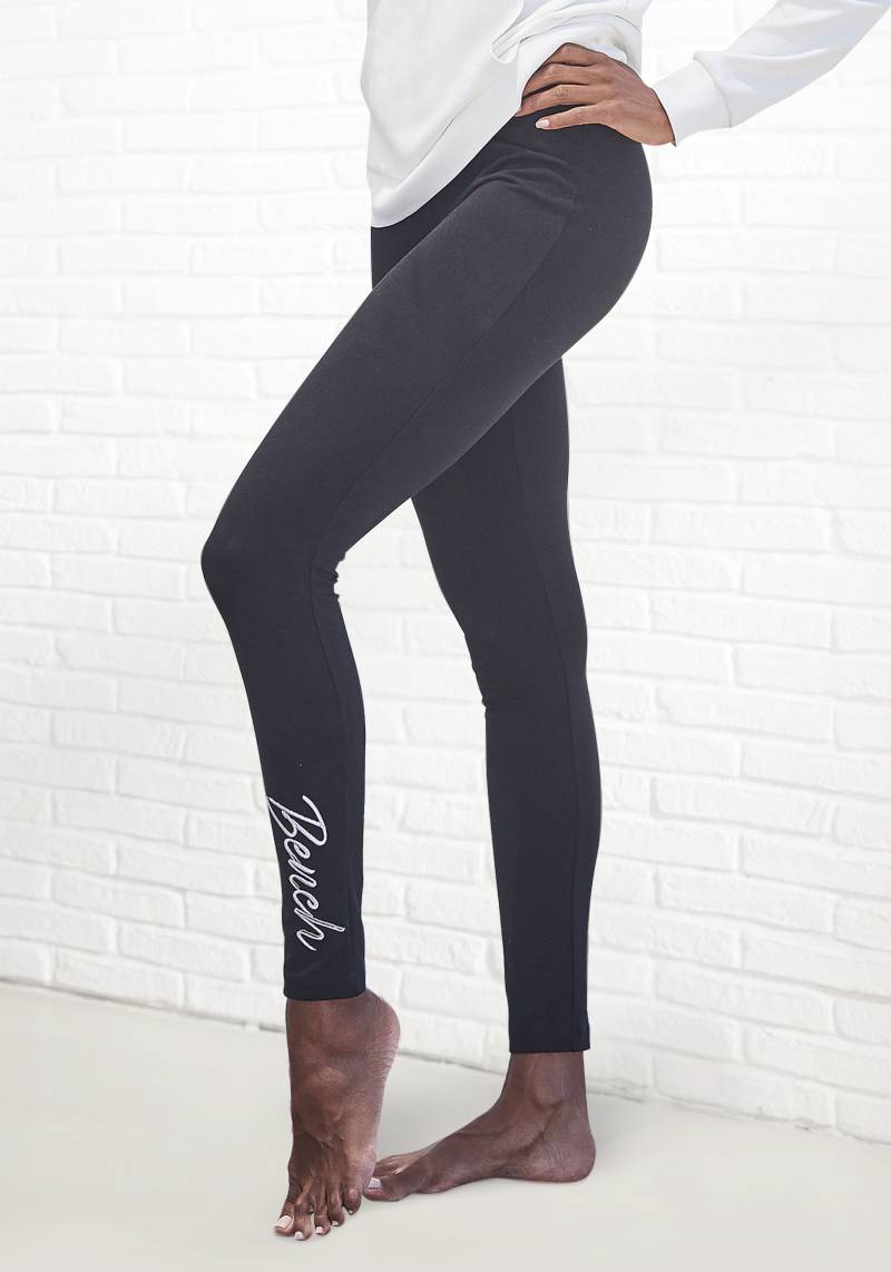 Bench. Loungewear Leggings, mit glänzender Logostickerei von Bench. Loungewear