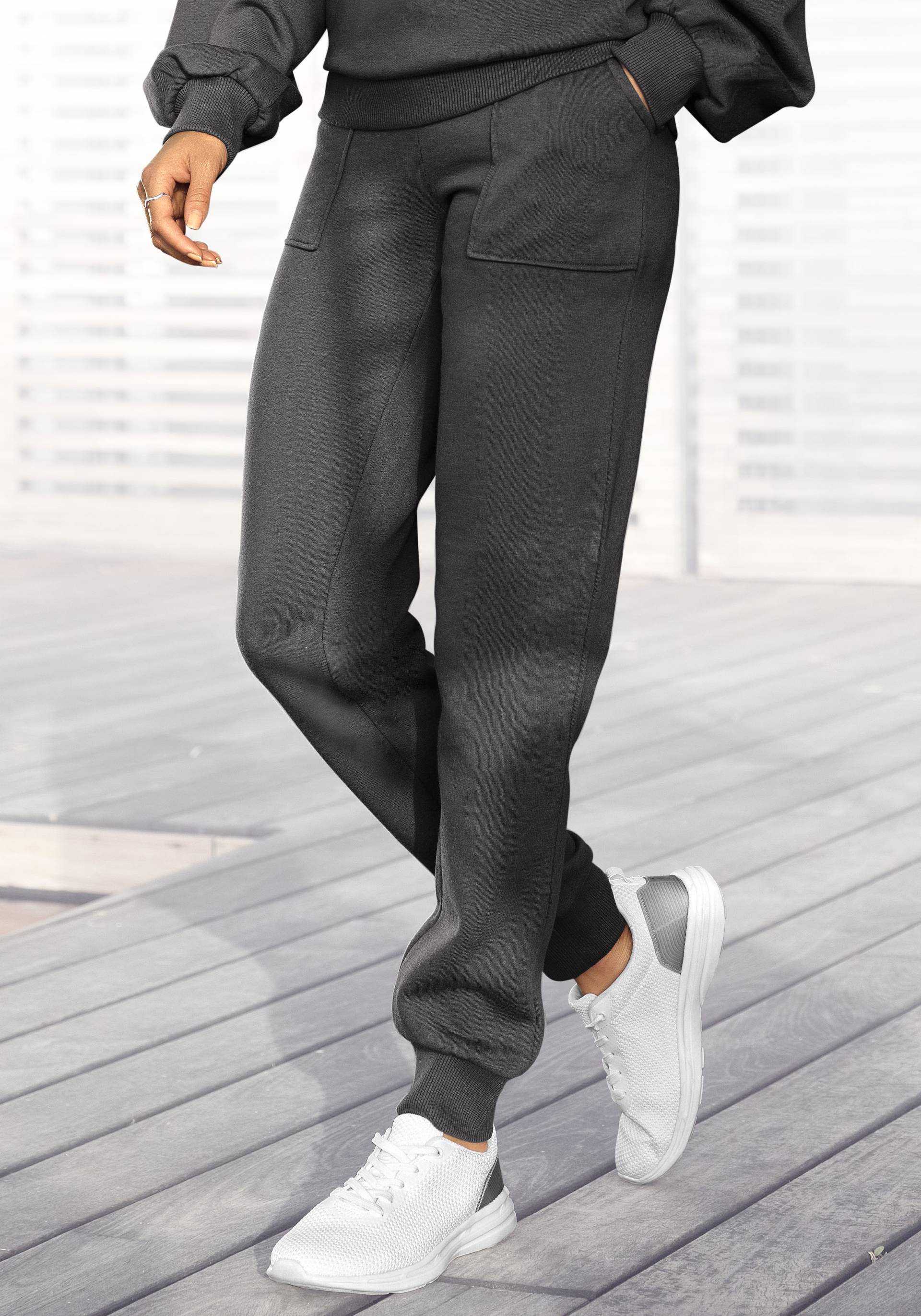 Bench. Loungehose, mit aufgesetzten Taschen, Loungeanzug Bench. Loungehose, mit aufgesetzten Taschen, Loungeanzug von Bench.