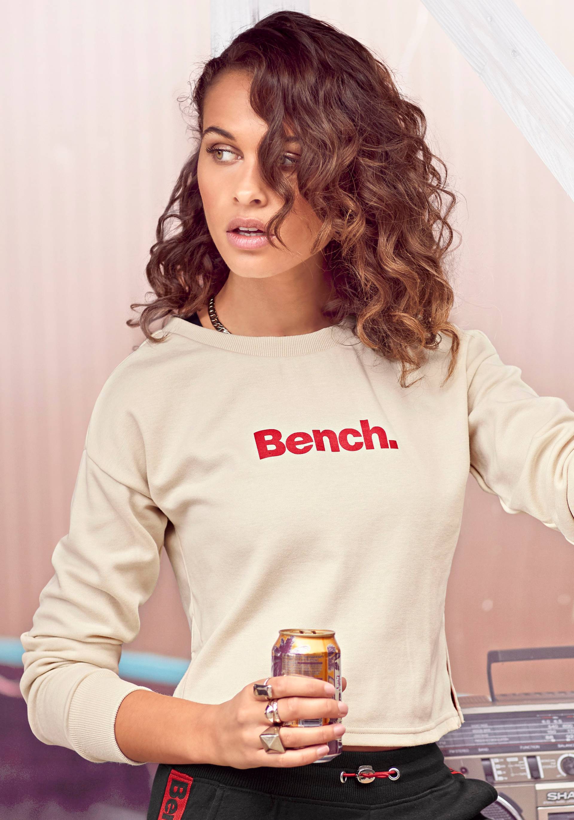 Bench. Sweater, kurz geschnitten mit seitlichen Schlitzen, Loungeanzug von Bench.