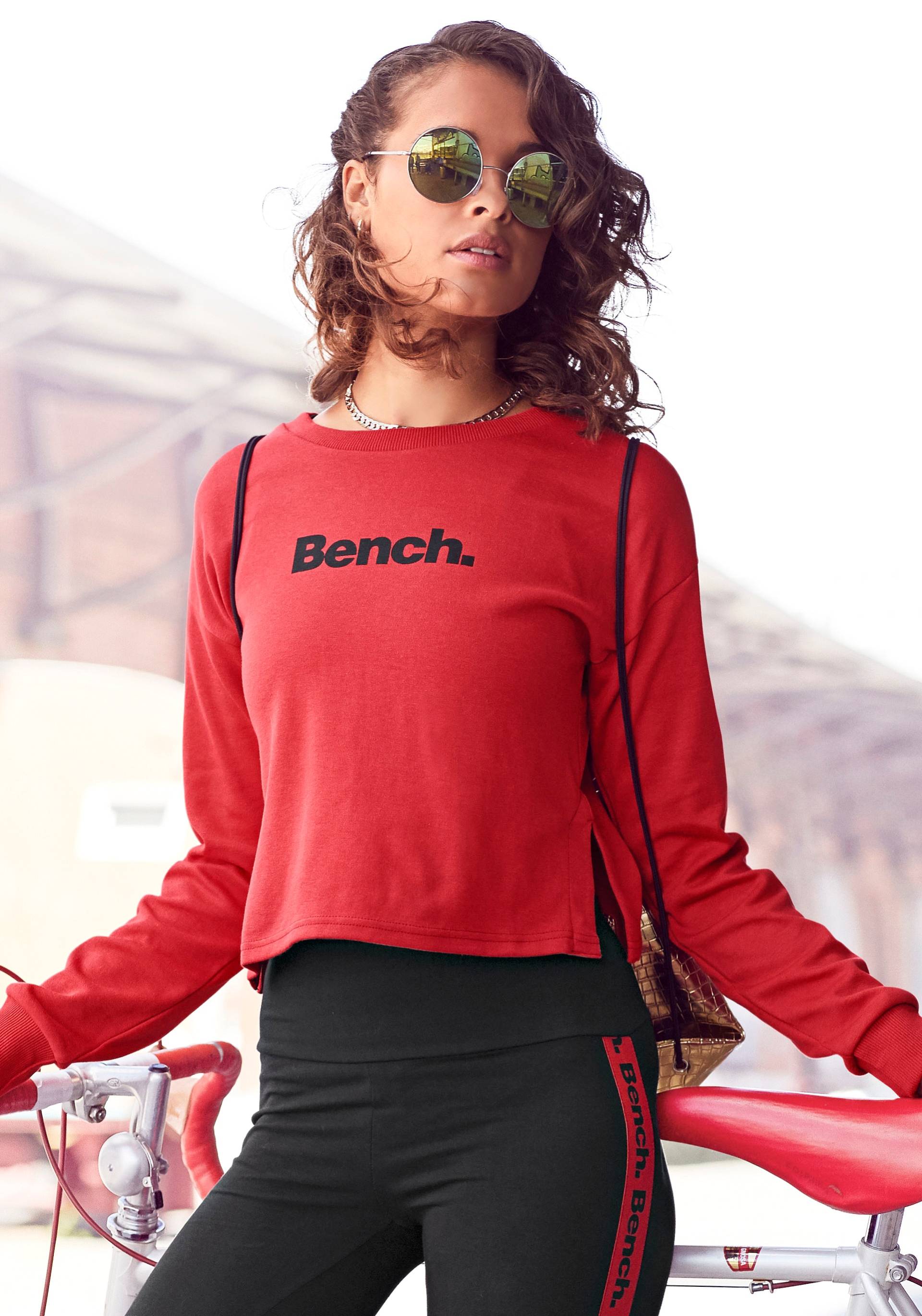 Bench. Sweater, kurz geschnitten mit seitlichen Schlitzen, Loungeanzug von Bench.