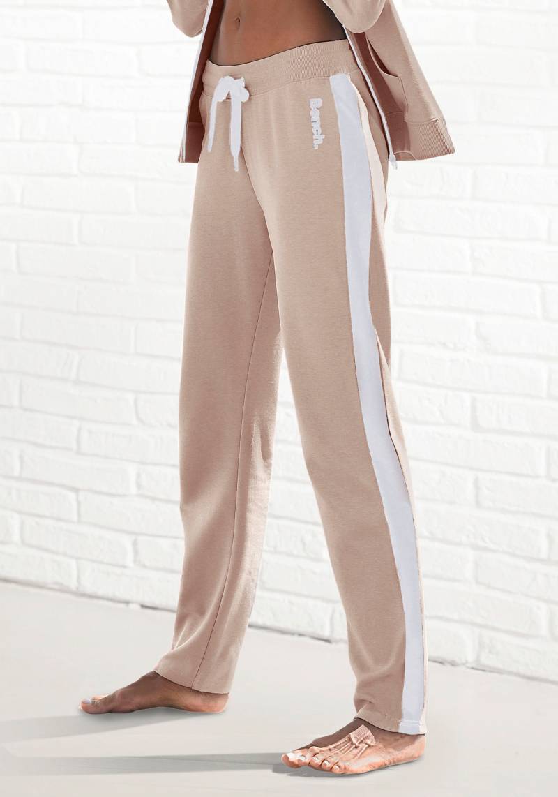 Bench. Loungewear Loungehose, mit Seitenstreifen und geradem Bein, Loungeanzug von Bench. Loungewear