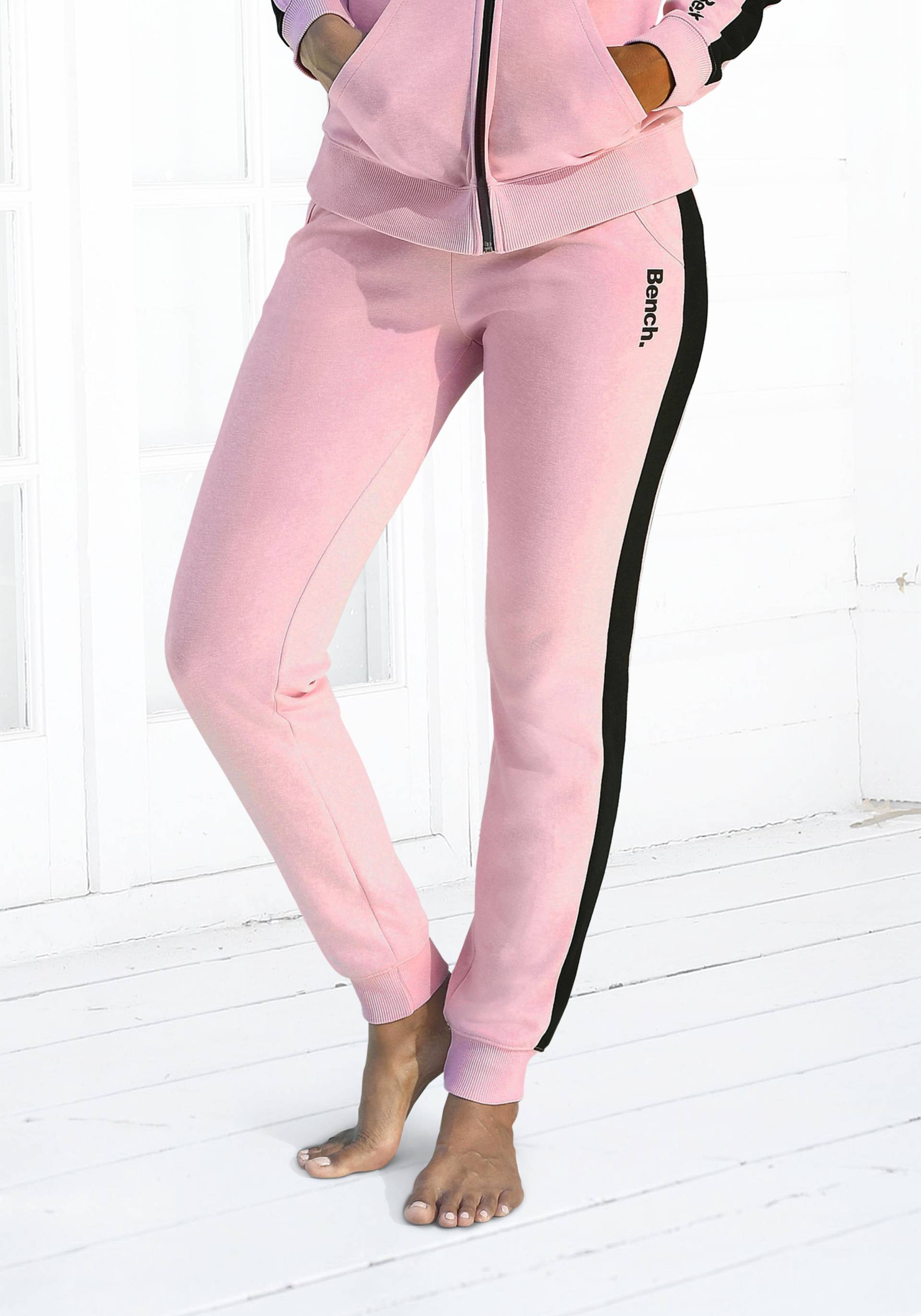 Bench. Loungewear Sweathose, mit Seitenstreifen und schmalem Bein, Loungeanzug Bench. Loungewear Sweathose, mit Seitenstreifen und schmalem Bein, Loungeanzug von Bench. Loungewear