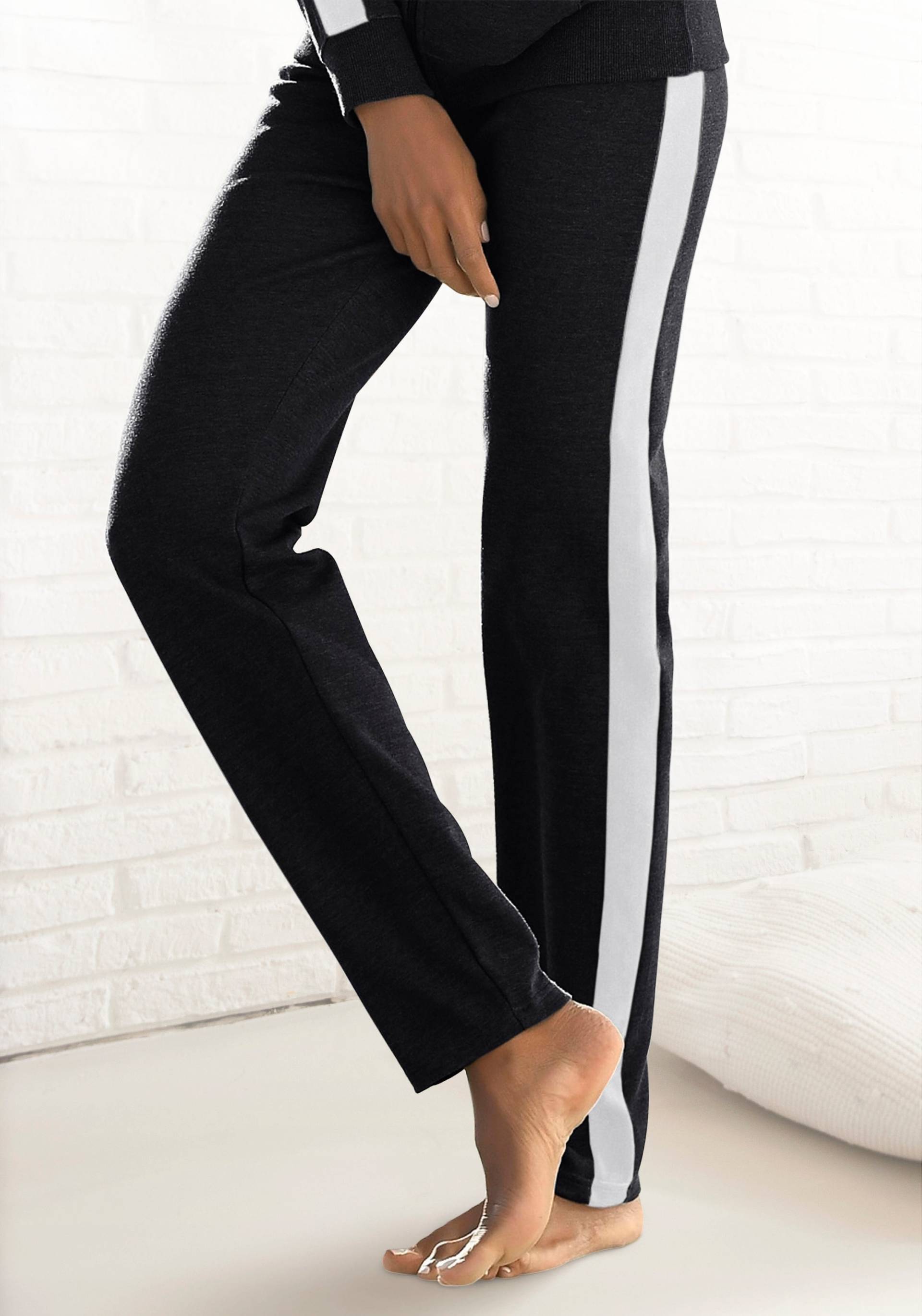 Bench. Loungewear Loungehose, mit Seitenstreifen und geradem Bein, Loungeanzug von Bench. Loungewear