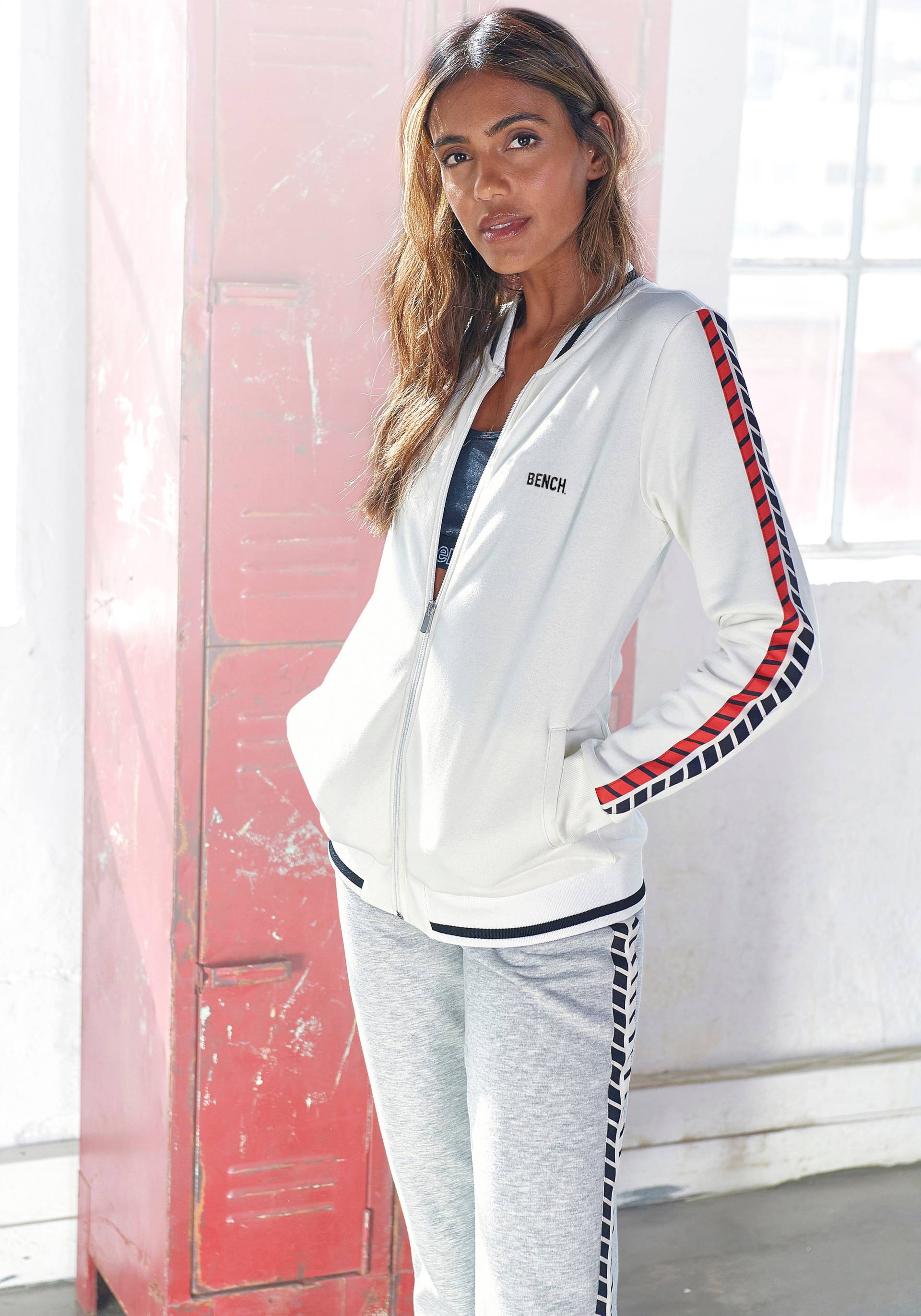 Bench. Sweatjacke, im Collegestyle, Loungeanzug Bench. Sweatjacke, im Collegestyle, Loungeanzug von Bench.