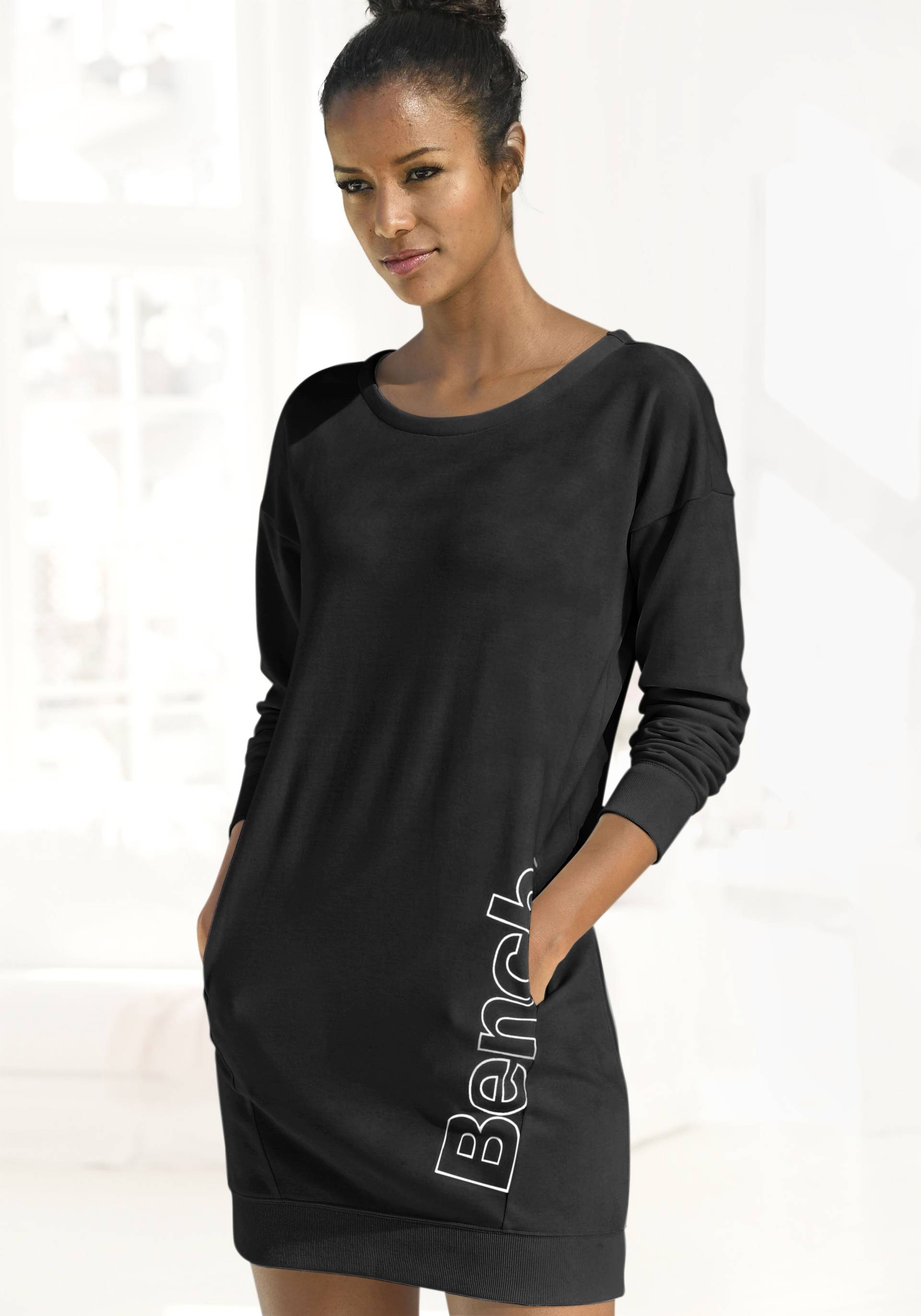 Bench. Loungewear Sweatkleid, mit seitlichem Logoprint von Bench. Loungewear