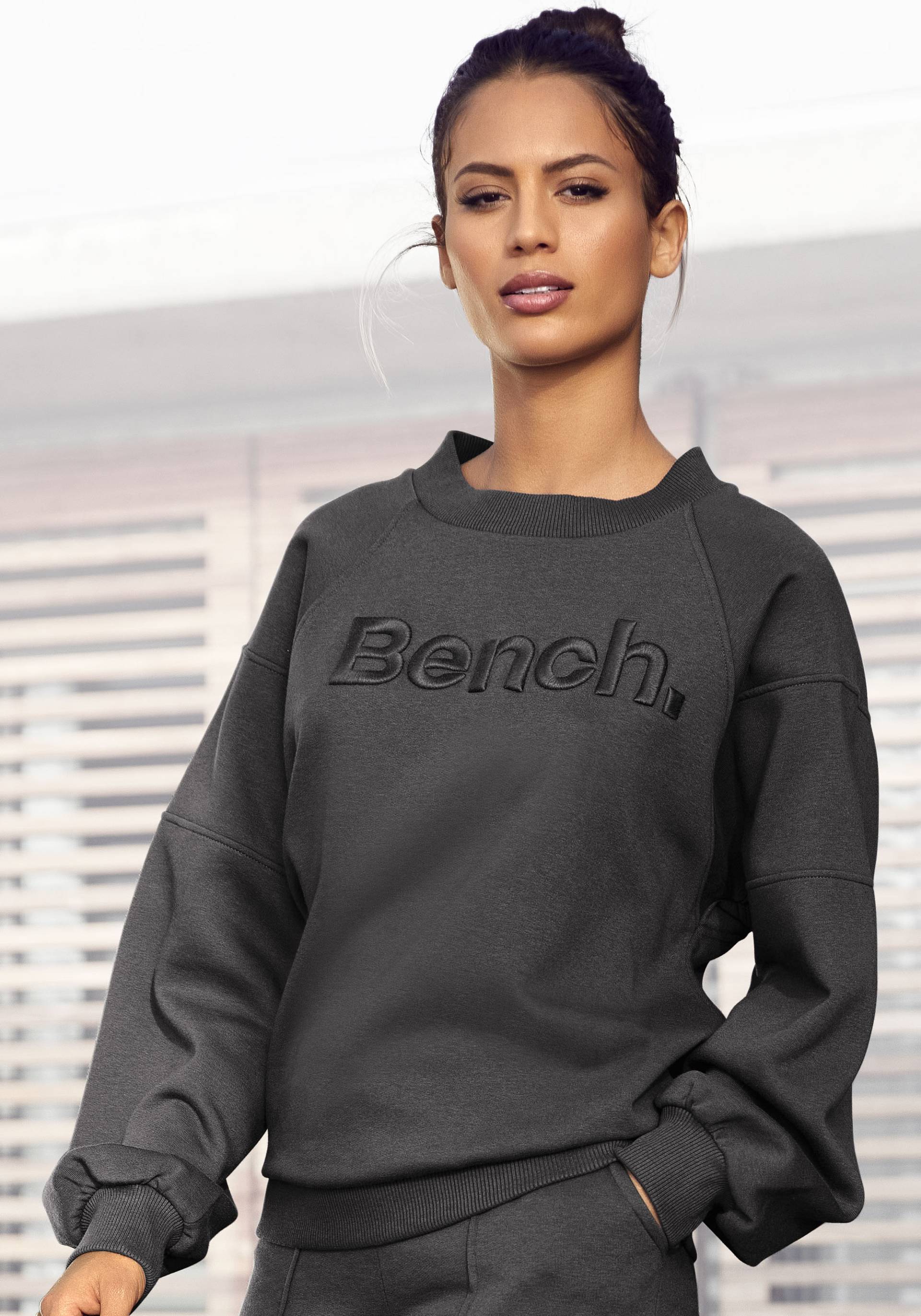 Bench. Sweatshirt, mit 3D Logostickerei, Loungeanzug Bench. Sweatshirt, mit 3D Logostickerei, Loungeanzug von Bench.