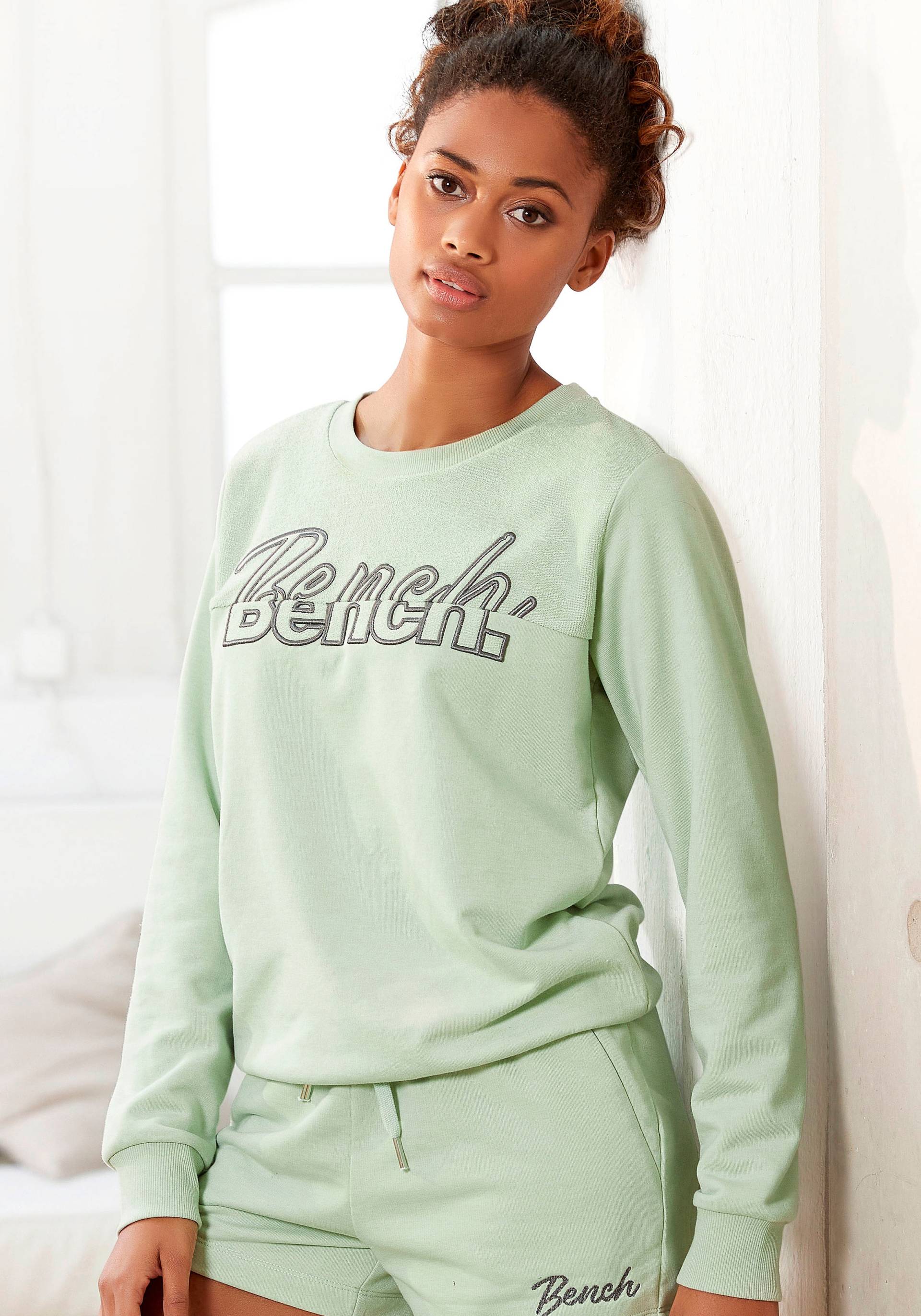 Bench. Sweatshirt, mit Logostickerei, Loungeanzug Bench. Sweatshirt, mit Logostickerei, Loungeanzug von Bench.
