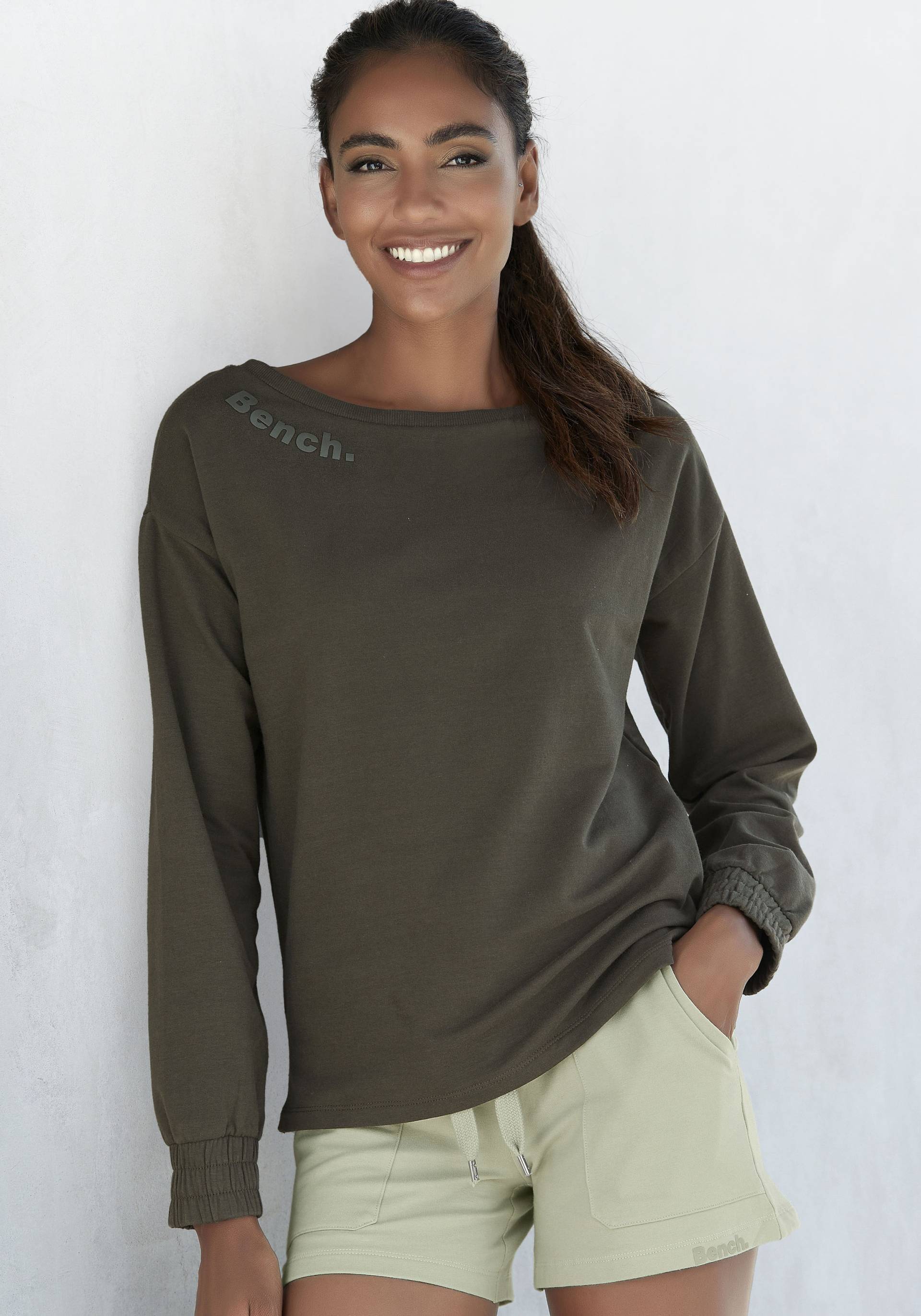Bench. Loungewear Sweatshirt, mit gerafften Ärmelbündchen, Loungeanzug Bench. Loungewear Sweatshirt, mit gerafften Ärmelbündchen, Loungeanzug von Bench. Loungewear