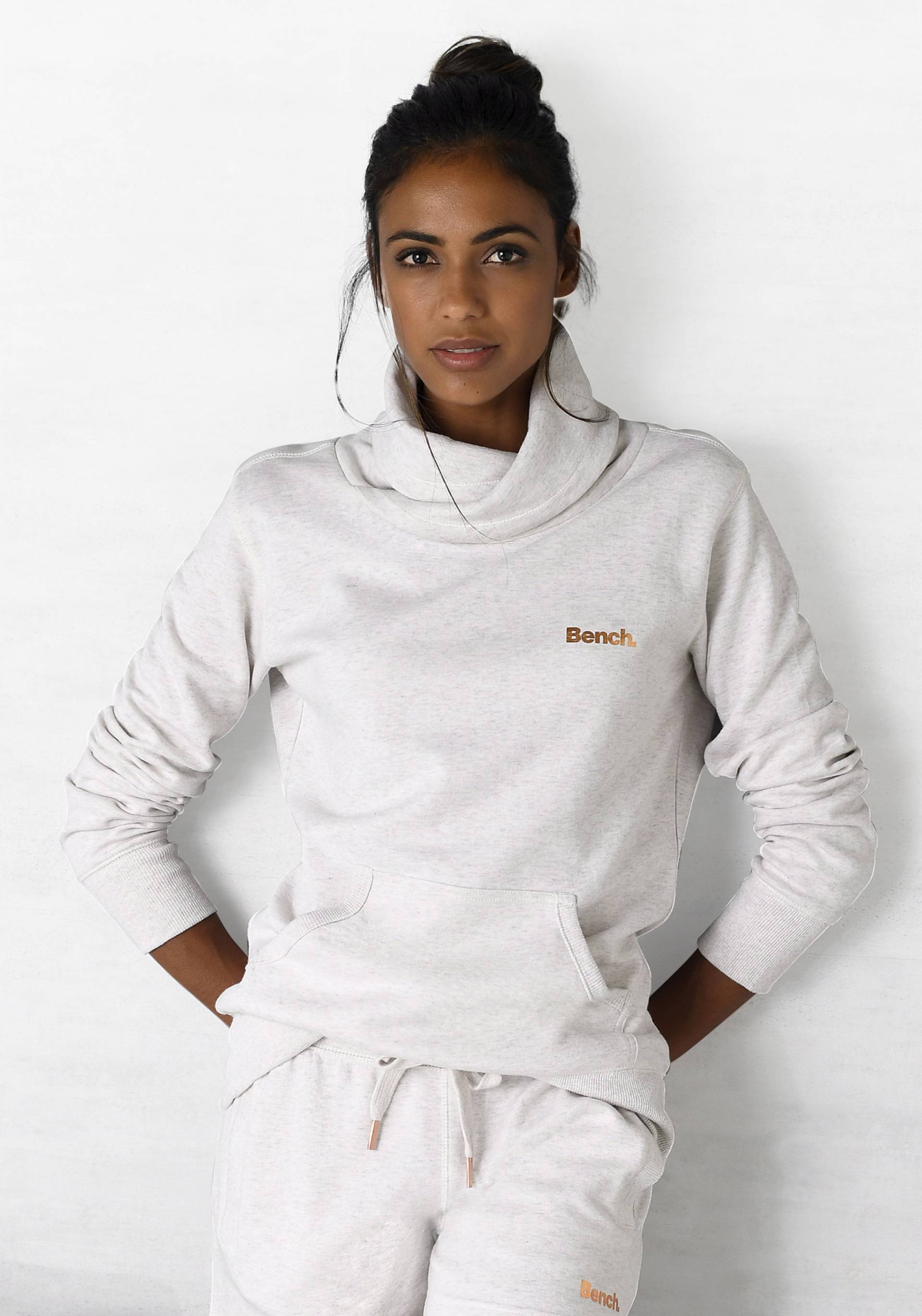 Bench. Loungewear Longsweatshirt, mit Stehkragen in Layeroptik und Kängurutasche, Loungewear von Bench. Loungewear