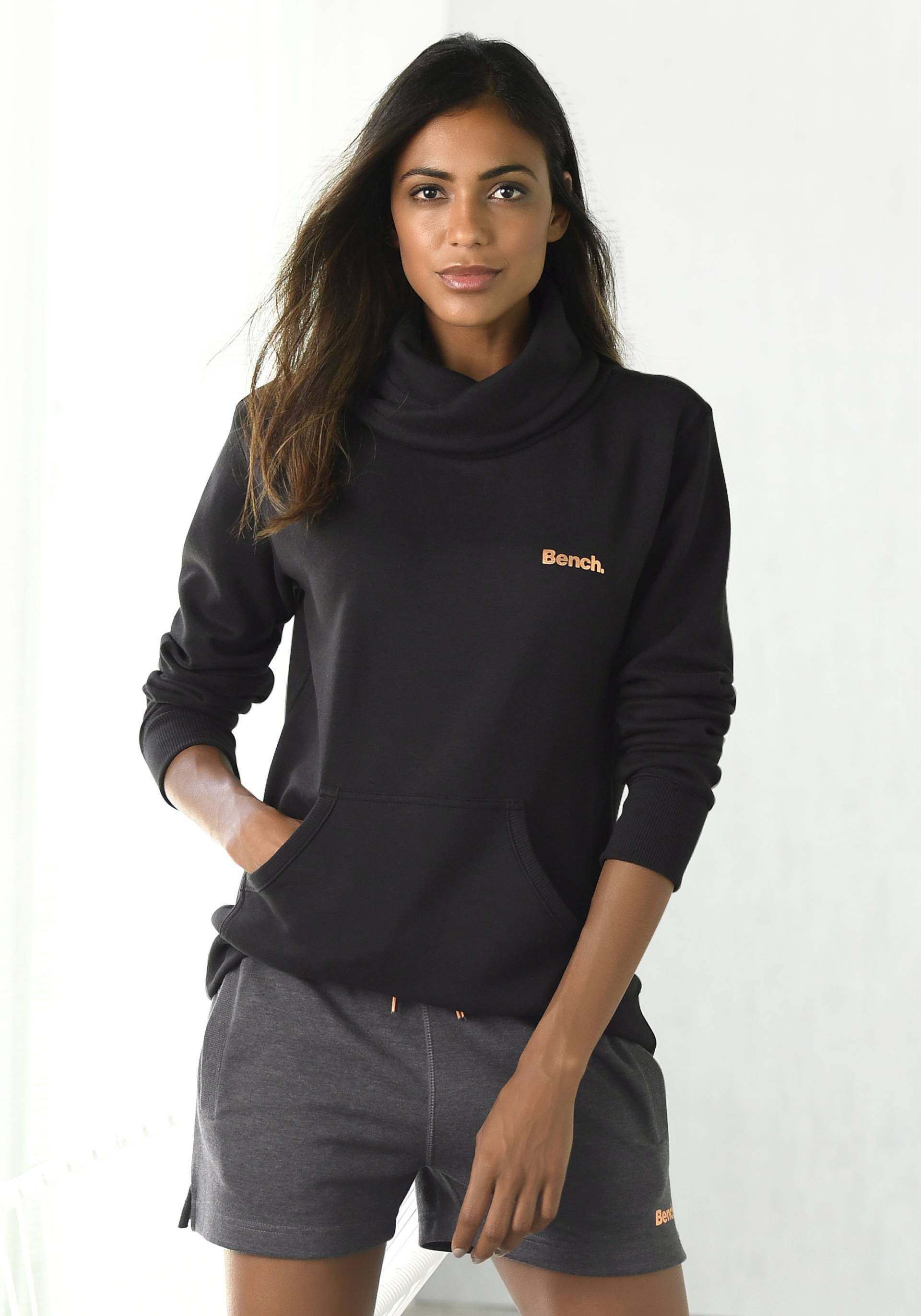 Bench. Loungewear Longsweatshirt, mit Stehkragen in Layeroptik und Kängurutasche, Loungewear von Bench. Loungewear