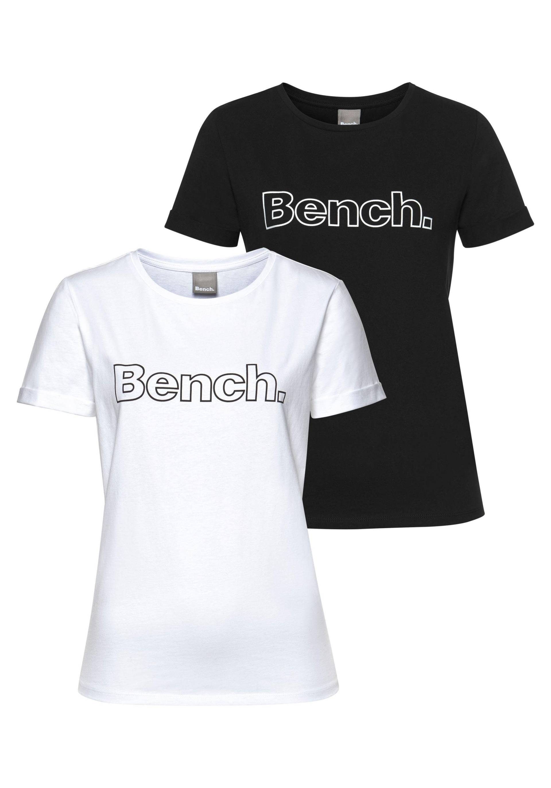 Bench. T-Shirt von Bench.