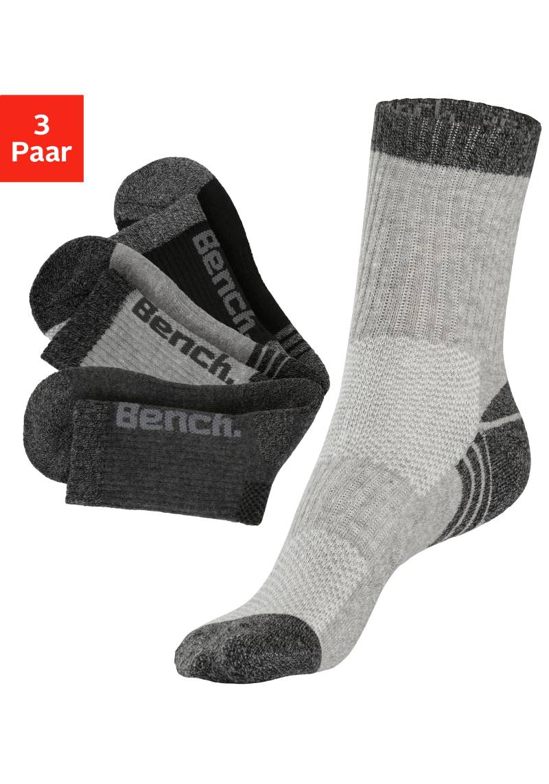 Bench. Tennissocken, (Packung, 3 Paar), mit Pikeestruktur und Mittelfussgummi von Bench.