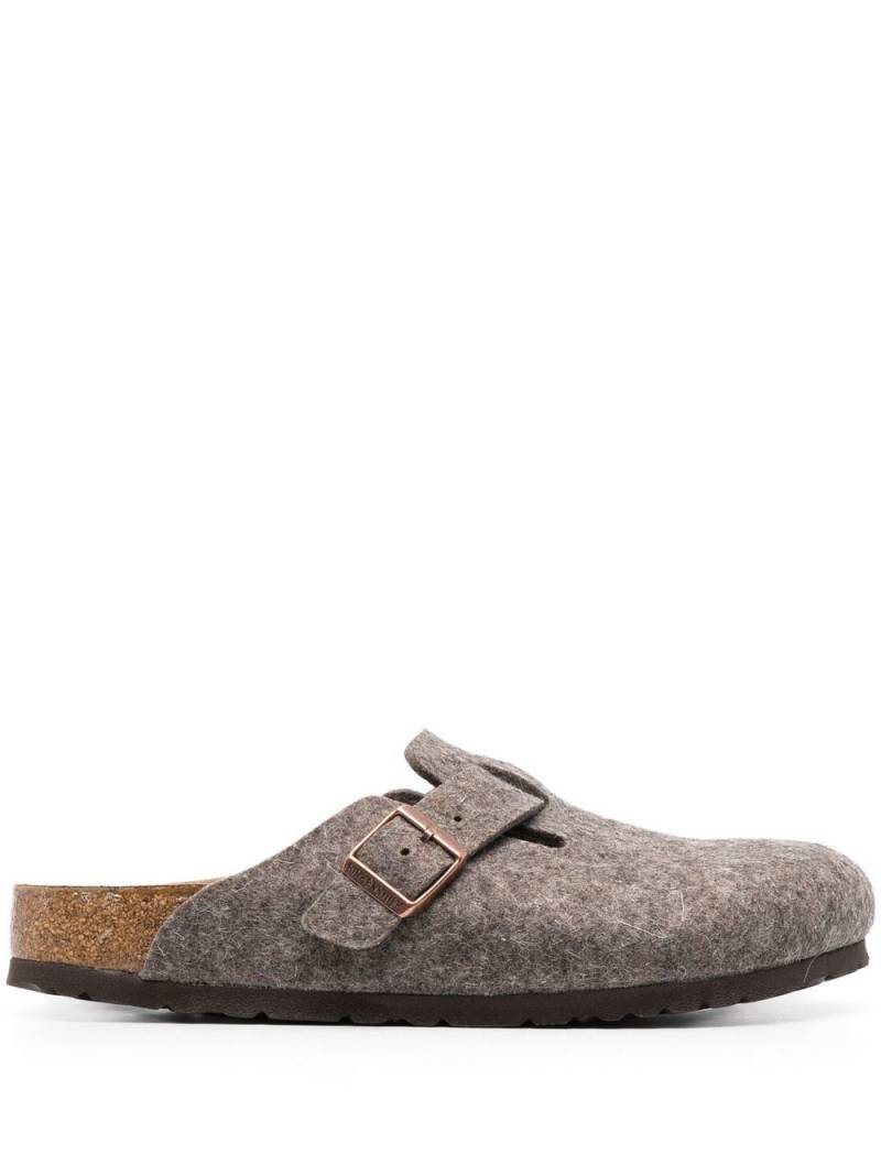 Birkenstock Boston buckle-embellished slippers - Brown von Birkenstock