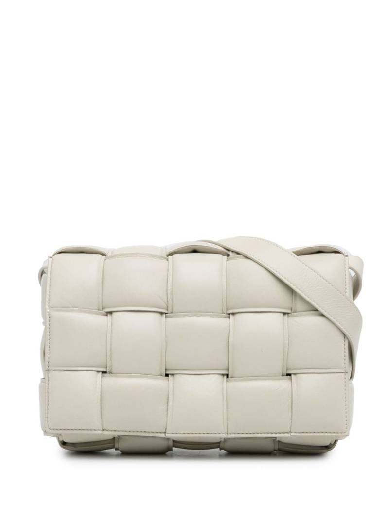 Bottega Veneta Pre-Owned 2012-2023 Nappa Intrecciato Padded Cassette crossbody bag - White von Bottega Veneta Pre-Owned