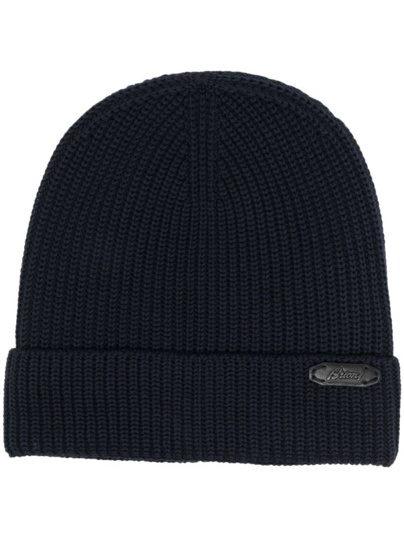 Brioni logo-patch ribbed knit hat - Blue von Brioni