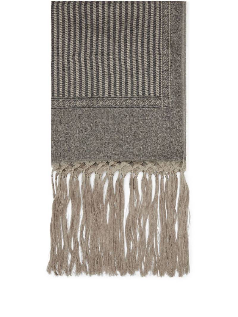 Brunello Cucinelli fringe-detail beach towel - Grey von Brunello Cucinelli