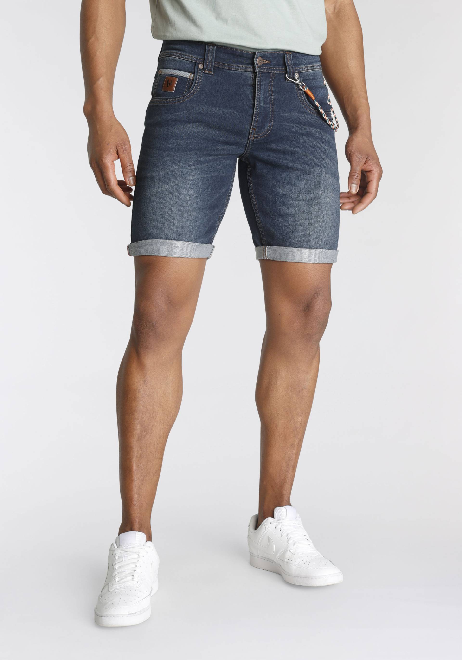 Bruno Banani Jeansshorts, (Set, 2 tlg., mit Band), mit abnehmbarer Hosenkette von Bruno Banani