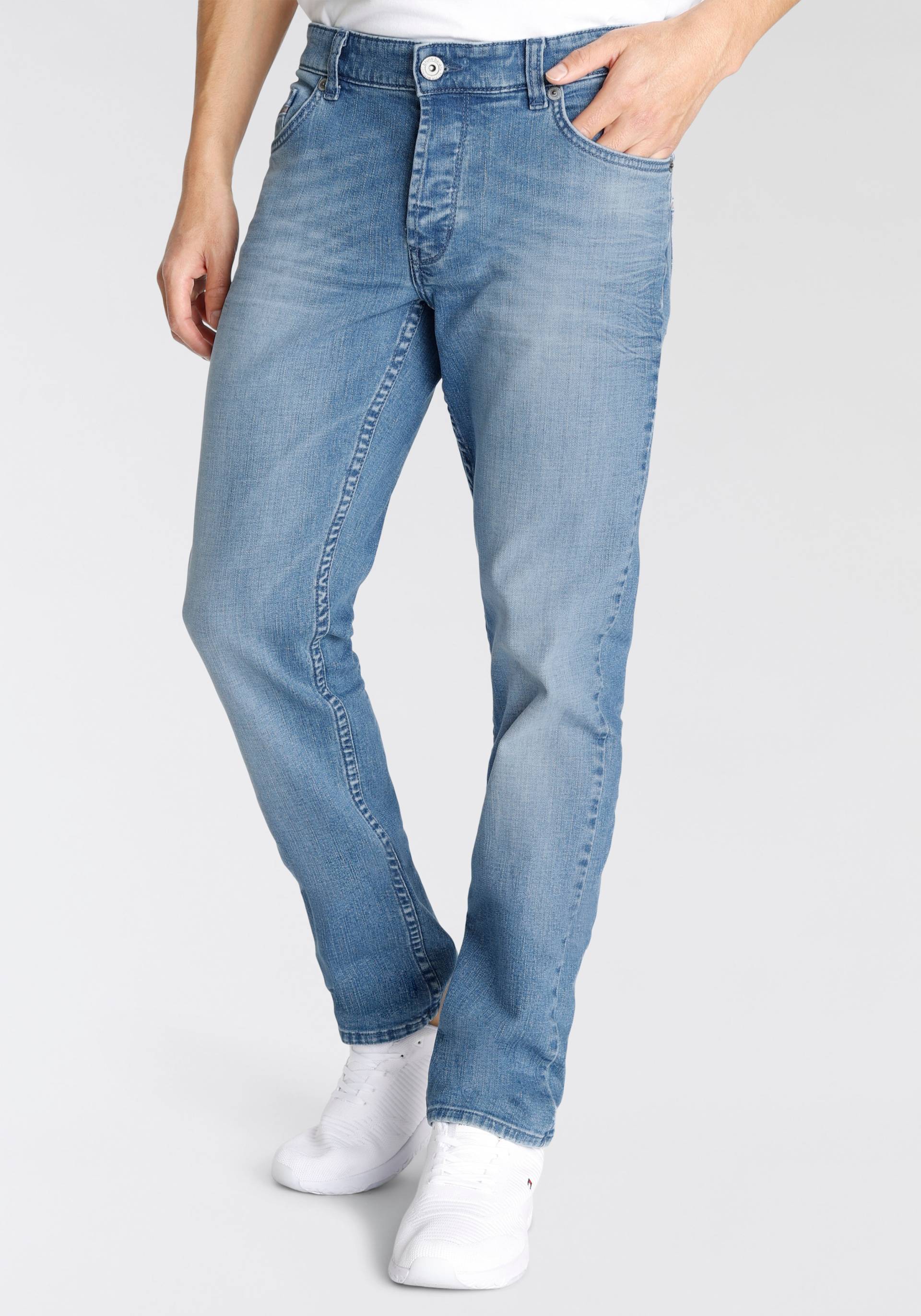 Bruno Banani Straight-Jeans »Dylan«, gerade Beinform, Used-Waschung, niedrige Leibhöhe von Bruno Banani