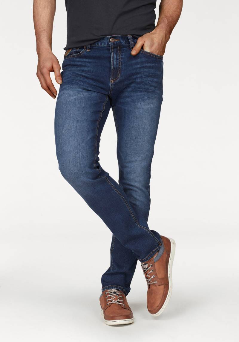 Bruno Banani Straight-Jeans »Hutch«, gerade Beinform, teilweise mit modischen Destroyed-Effekten Bruno Banani Straight-Jeans »Hutch«, gerade Beinform, teilweise mit modischen Destroyed-Effekten von Bruno Banani