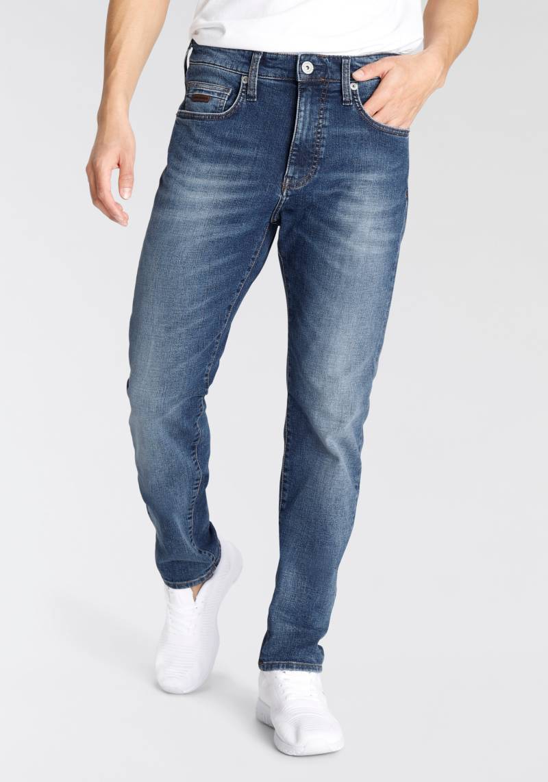 Bruno Banani Tapered-fit-Jeans »Callan«, Mit Leder Badge von Bruno Banani