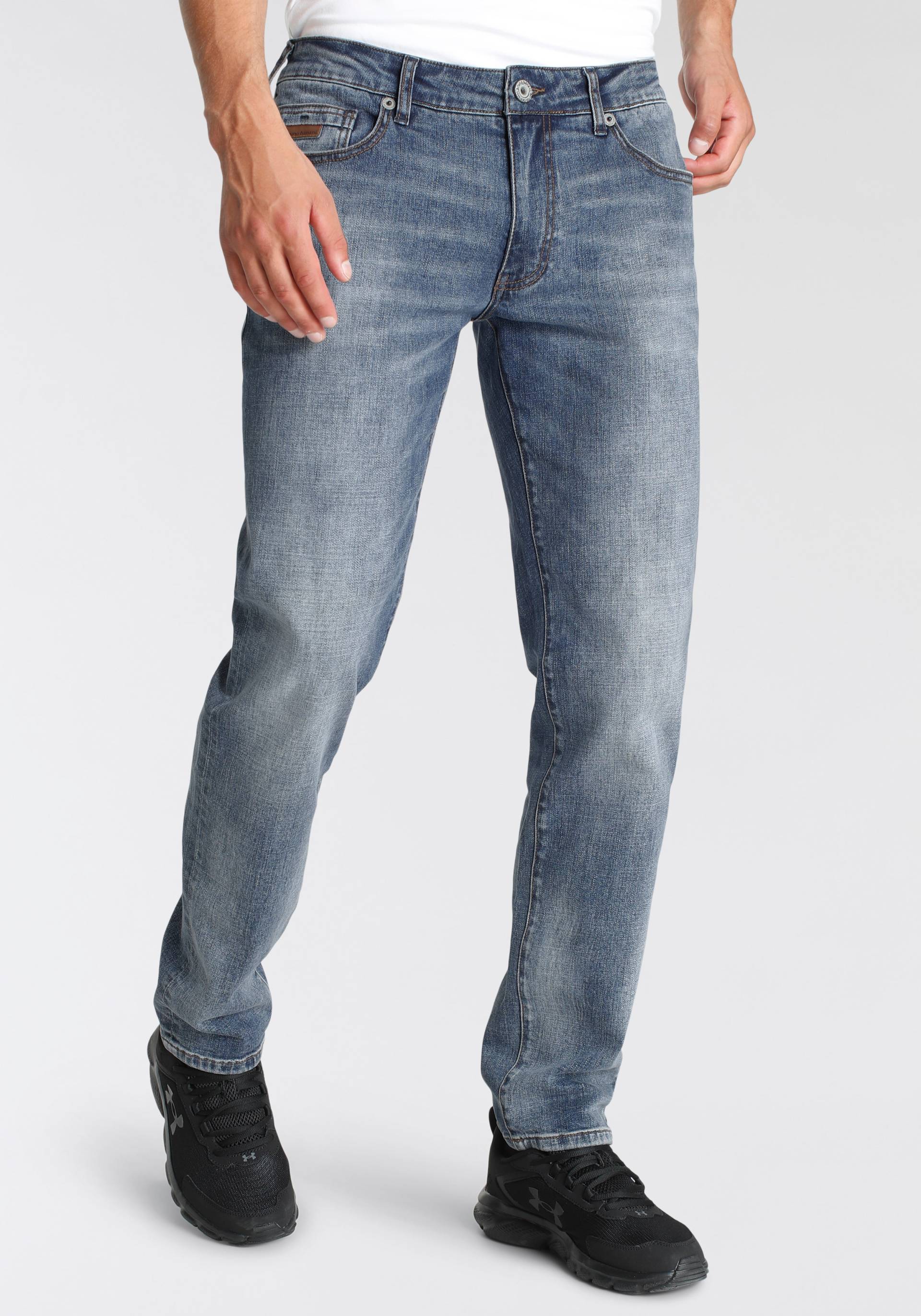 Bruno Banani Tapered-fit-Jeans »Callan«, Mit Leder Badge von Bruno Banani